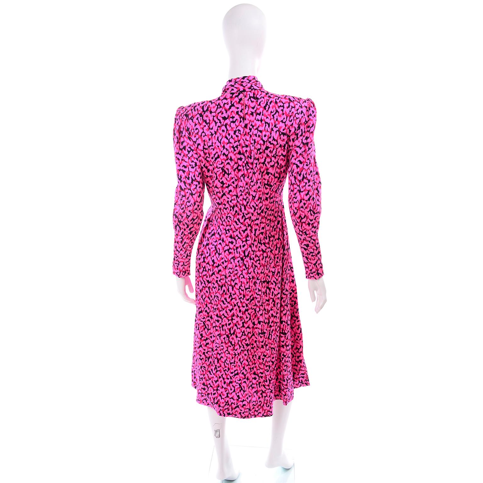 Vintage Pauline Trigere Silk Pink Red and Black Abstract Print Dress With Sash In Excellent Condition In Portland, OR