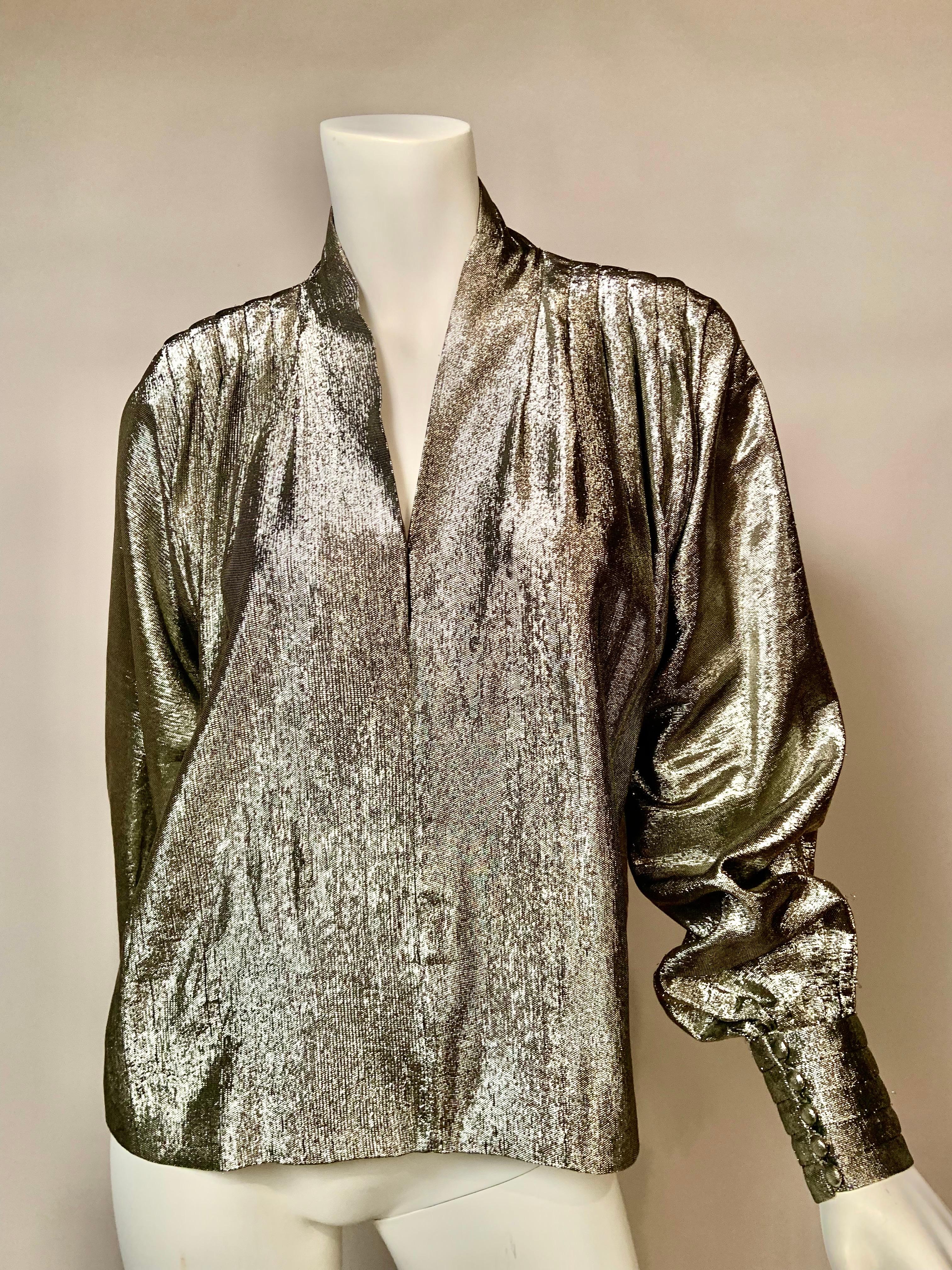 Camicetta Pauline Trigere in tessuto argentato con lacci e lacciuoli in vendita 1