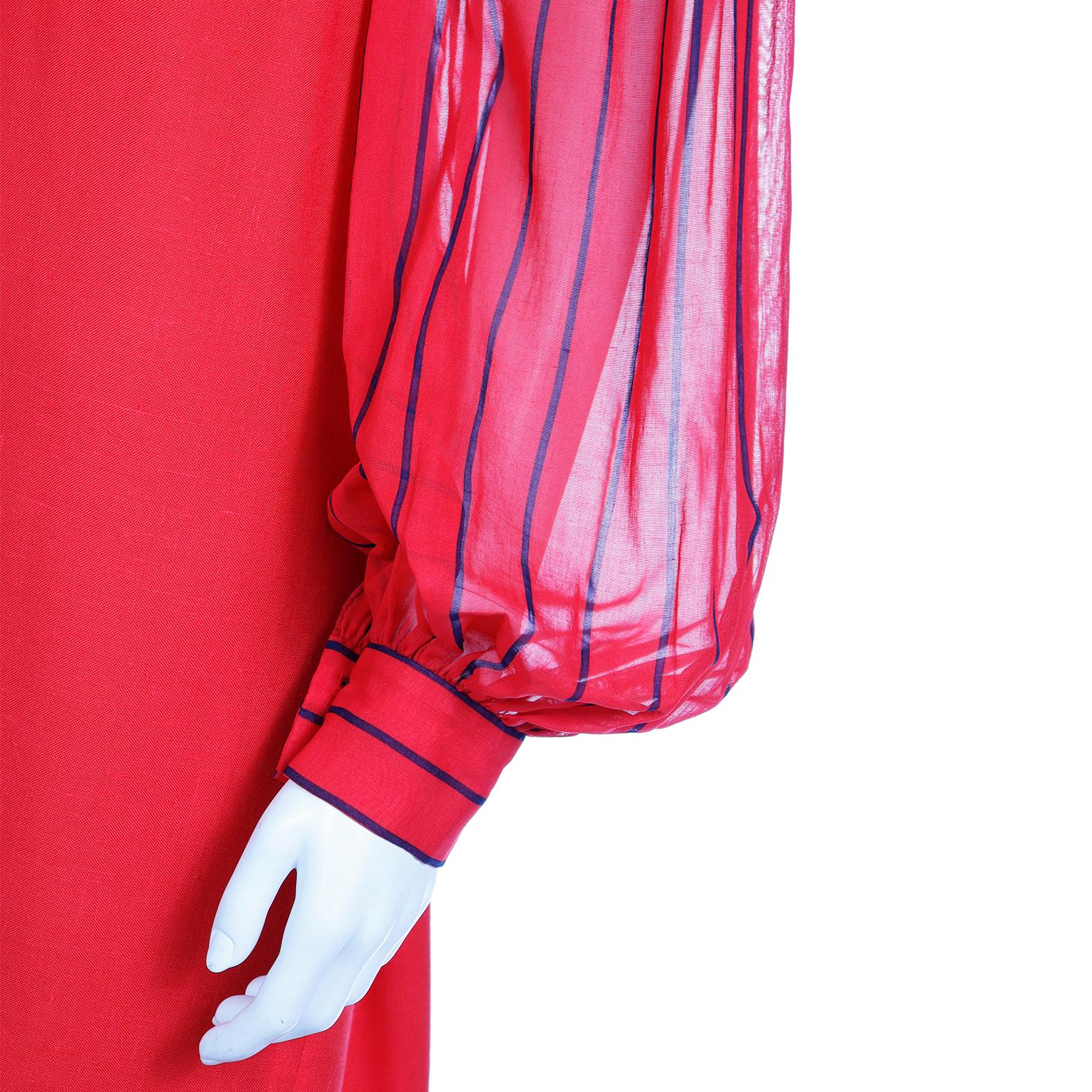 Pauline Trigere - Robe rouge vintage avec manches et écharpe à rayures transparentes en vente 3