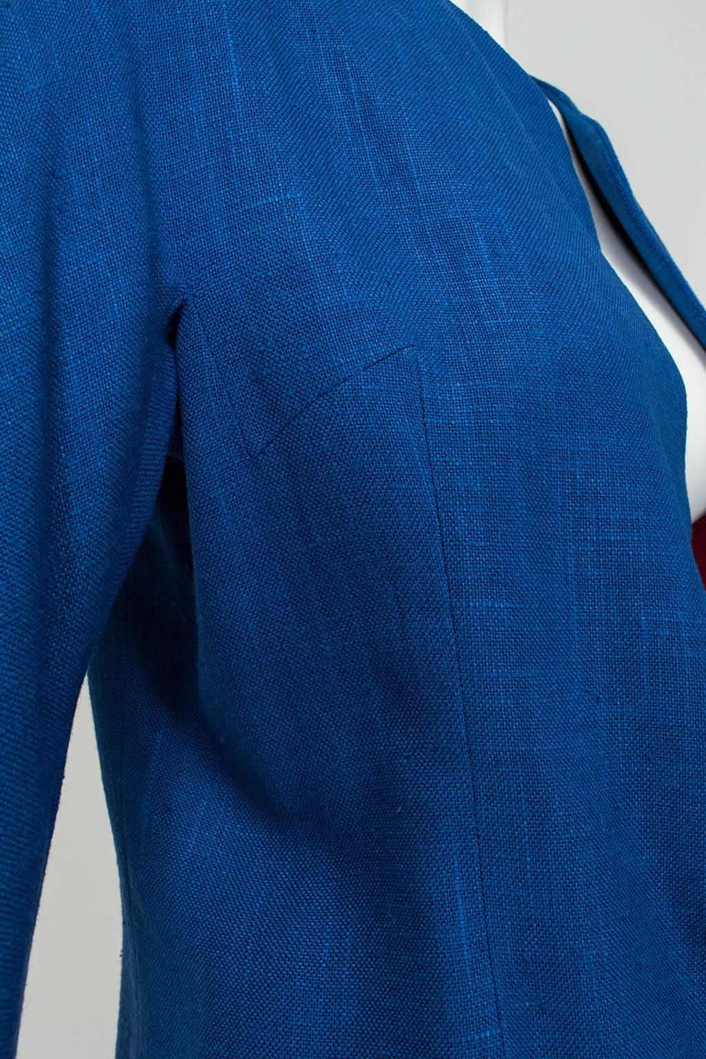 Pauline Trigère Marine Blue Collarless Crop Jacket with Red Lining - M, 1960s In Excellent Condition For Sale In Tucson, AZ