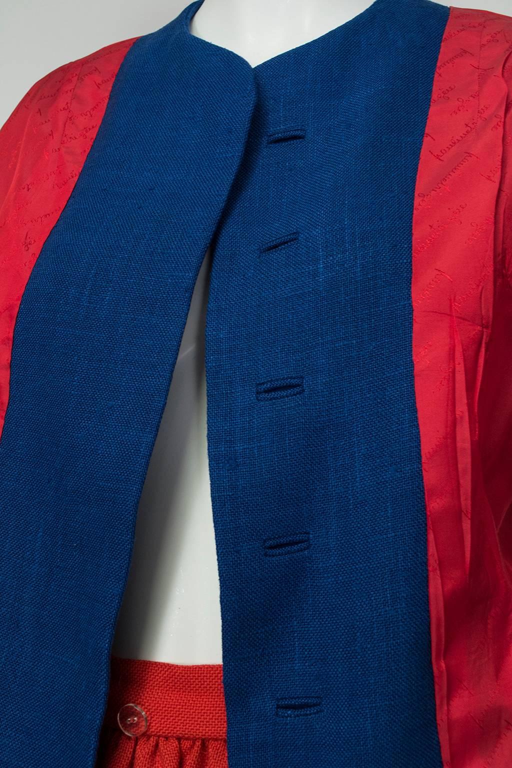 Pauline Trigère - Veste dauphin bleu marine avec doublure rouge, taille moyenne, années 1960 en vente 1