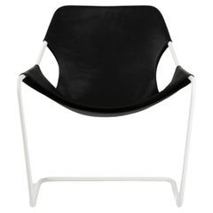 Paulistano Stuhl aus schwarzem, mattem Leder und weißem Stahl von Objekto