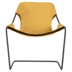 Paulistano Stuhl aus goldenem Segeltuch und phosphatiertem Stahl von Objekto