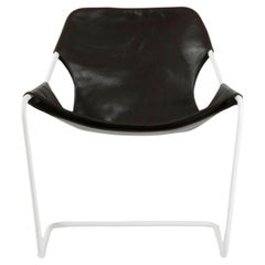 Paulistano Makassar Leder und weißer Stahl Stuhl von Objekto
