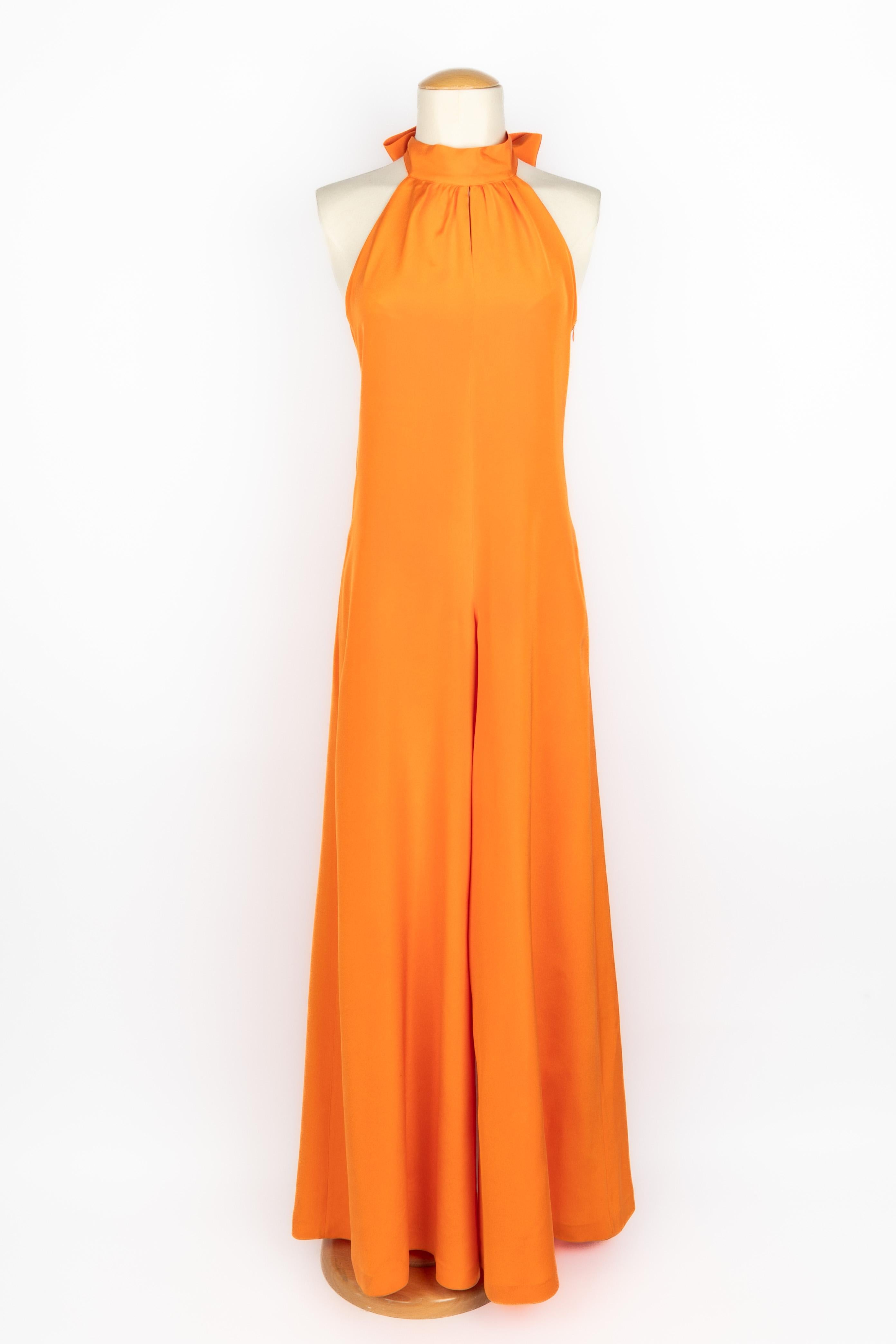 PAUL&JOE - (Made in France) Orange silk jumpsuit. Open-back cut with wide legs. Size 36FR.

Condition:
Very good condition

Dimensions:
Length: about 150 cm

SKU:VR537


