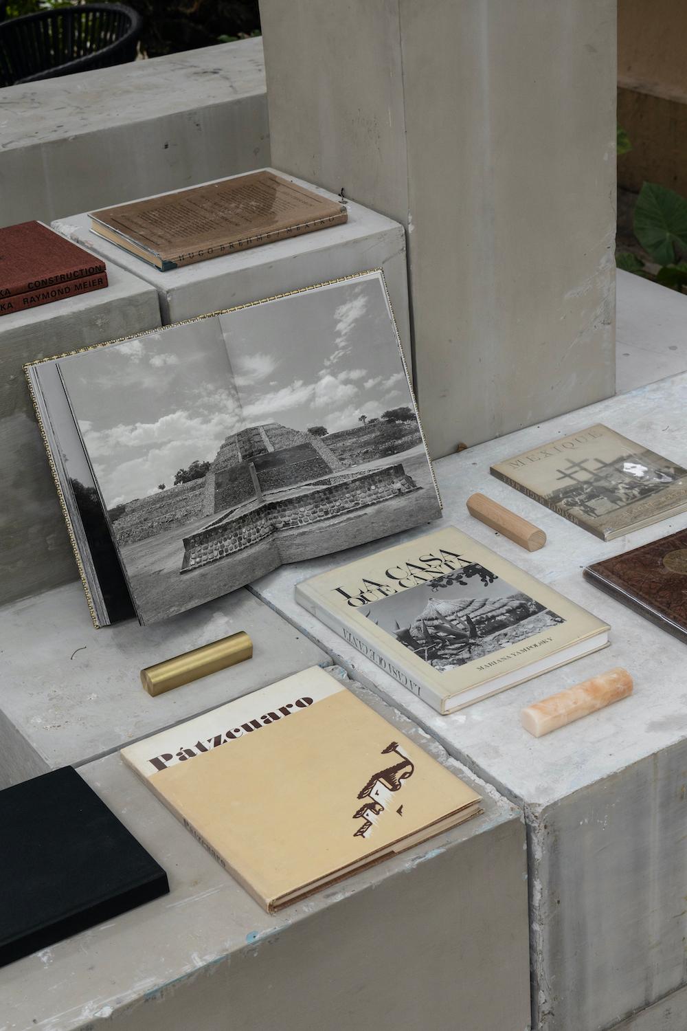 XXIe siècle et contemporain Diviseur de livre Pausa, bois de hêtre en vente