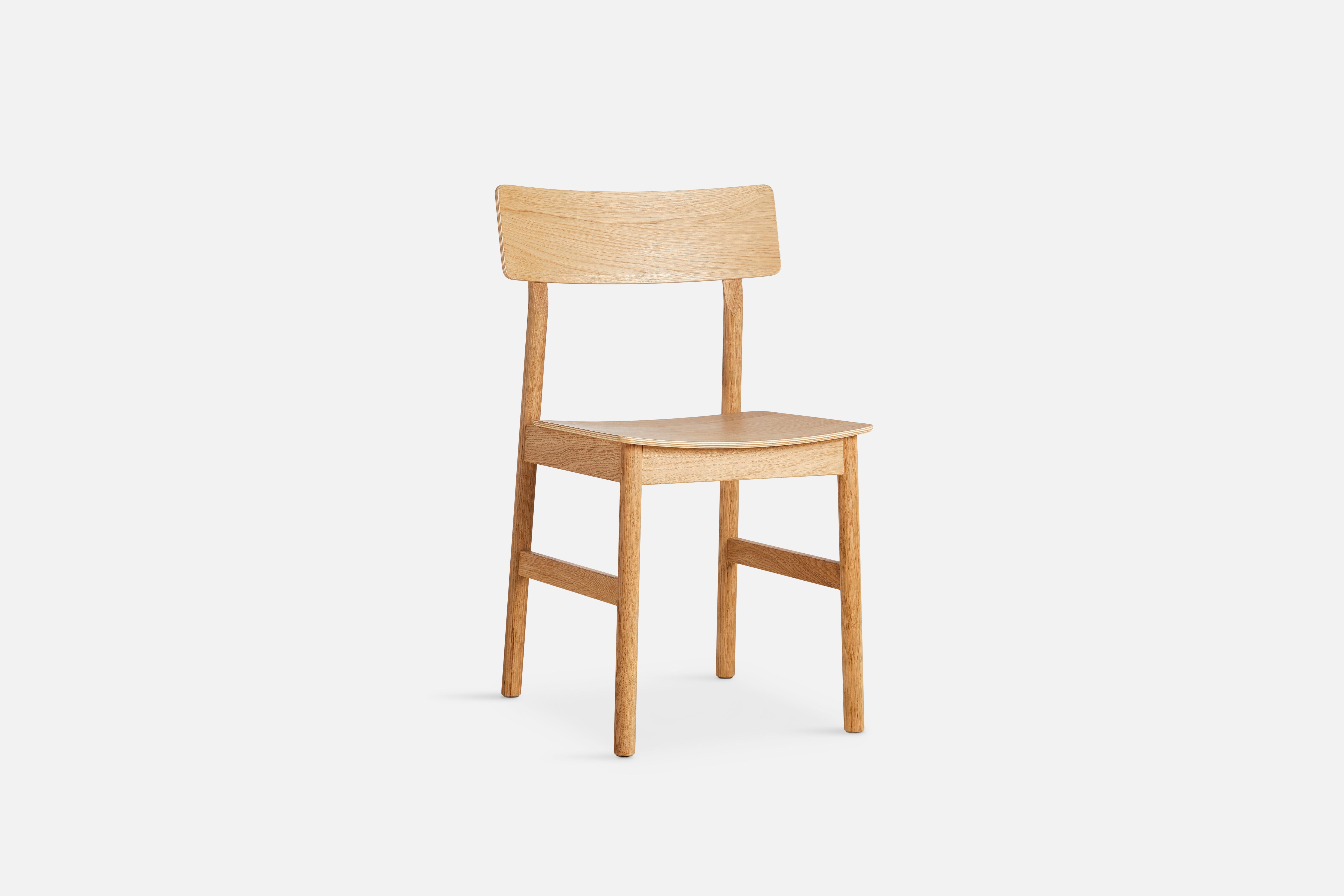 Pause Oiled Oak Dining Chair 2.0 by Kasper Nyman.
Materials: Ash, Plywood.
Dimensions: D 47 x W 48 x H 80 cm.
Also available in different colours and finishes. 

The founders, Mia and Torben Koed, decided to put their 30 years of experience
