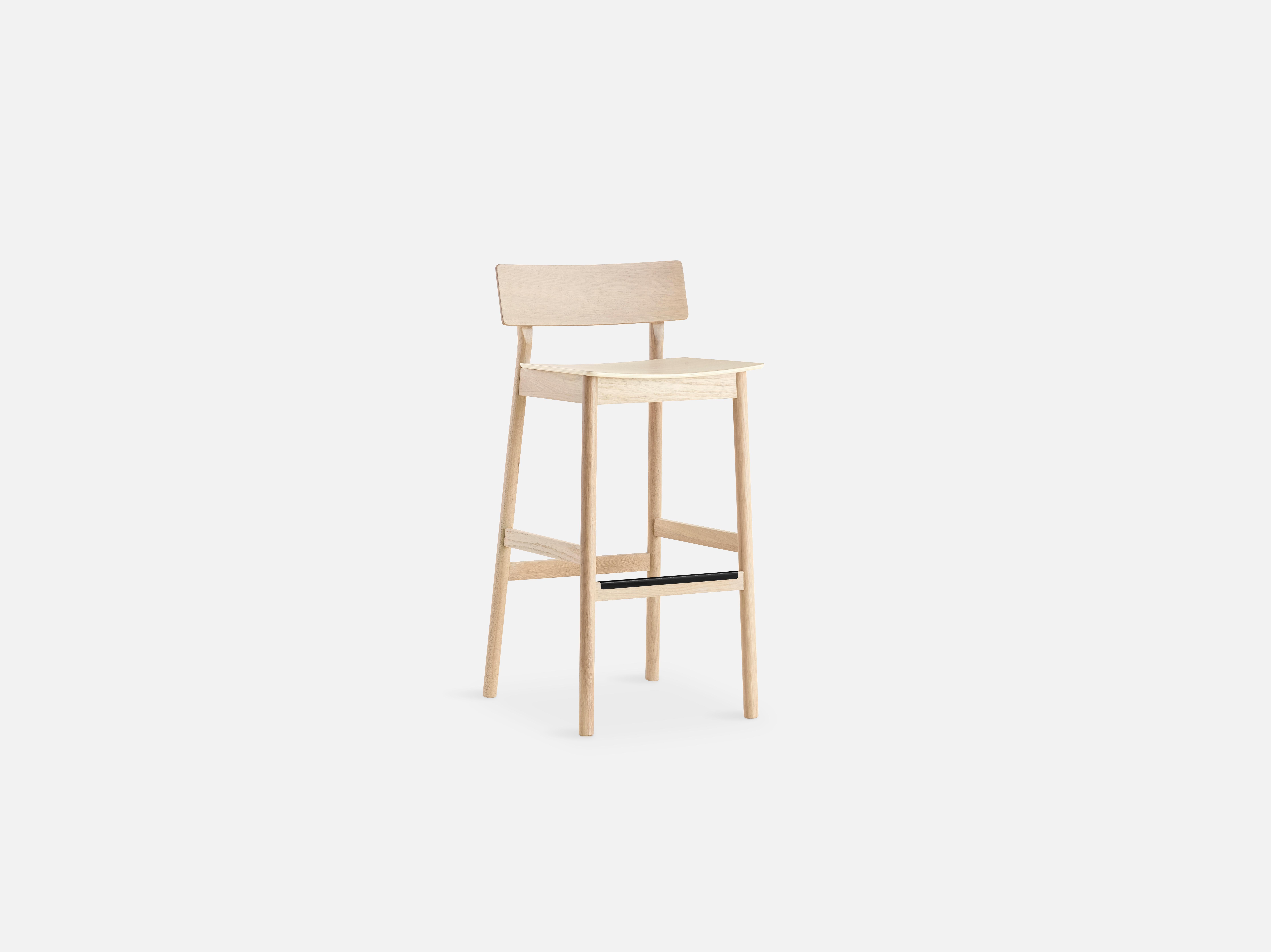 Pause white bar stool 2.0 by Kasper Nyman. 
Materials: Metal, Plywood with Oak Veneer.
Dimensions: D 46.5 x W 45.7 x H 95.3 cm.

The founders, Mia and Torben Koed, decided to put their 30 years of experience into a new project. It was time for a