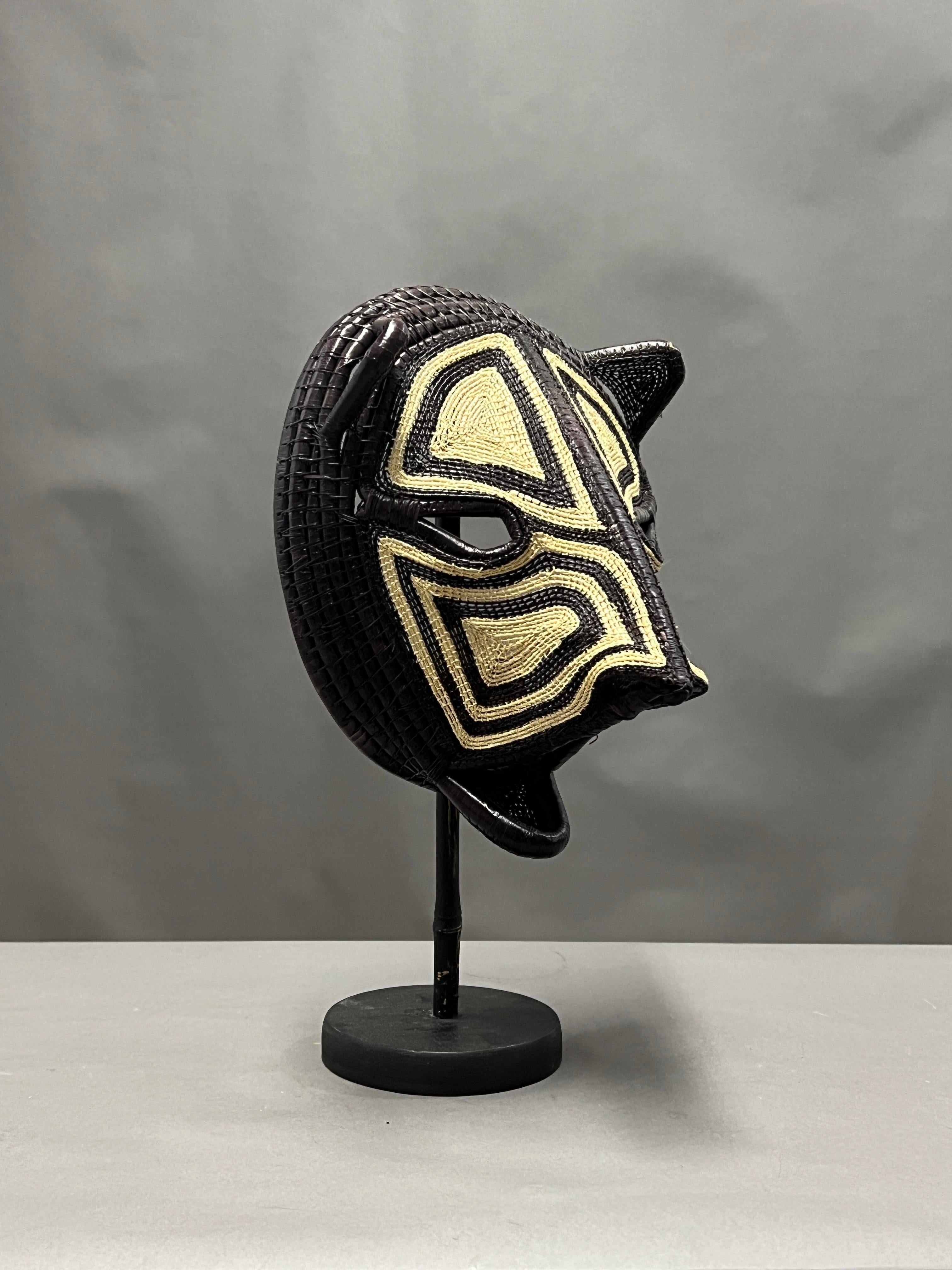Tribal Shamanic Mask from the Rainforest Pavarandó For Sale