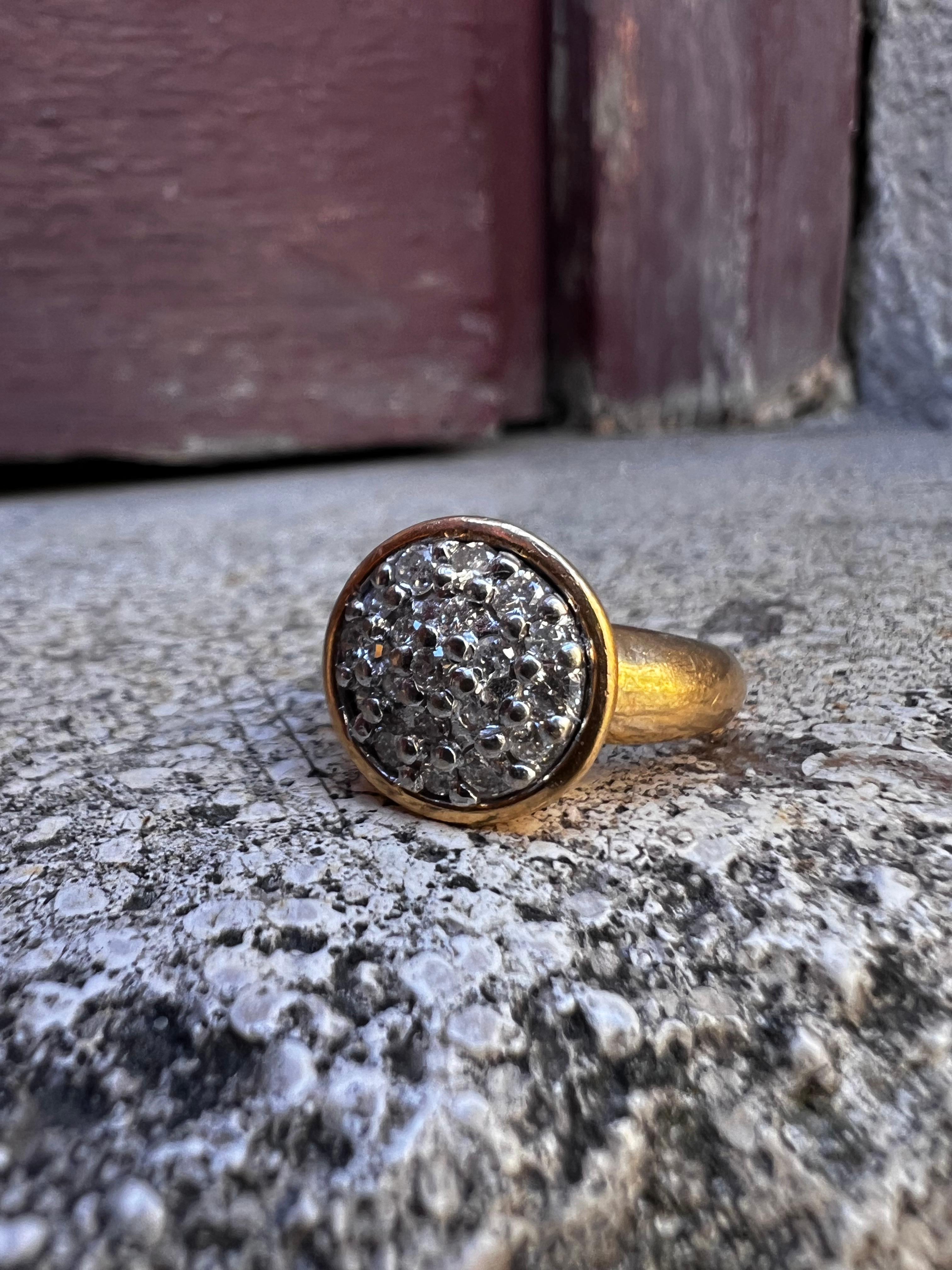 Taglio brillante Anello con pavé di diamanti da 0,28 carati in oro giallo 18k Francia Vintage in vendita