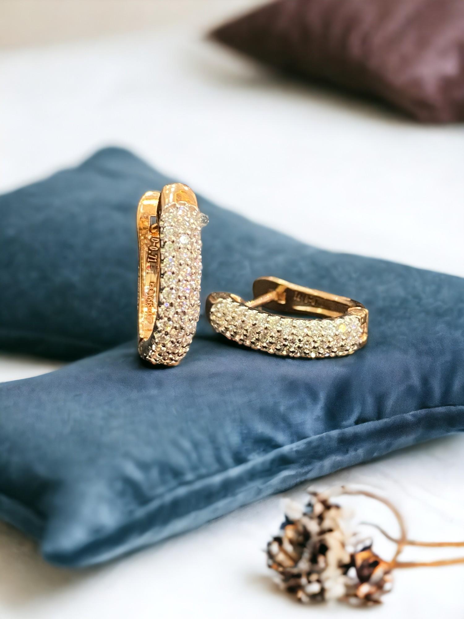 Contemporaneo Pave 0,71 carati F/VS1 Diamanti Brillanti Rotondi Orecchini a cerchio a 3 file in oro rosa 14K in vendita