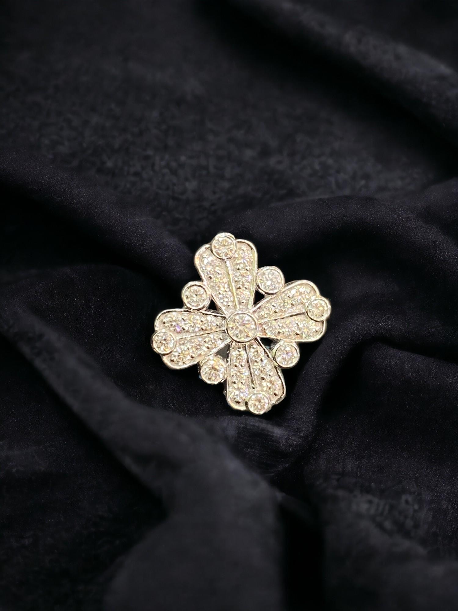 Contemporary Pave 1.22 Carats F/VS1 Round Brilliant Cut Diamonds Cross Pendant 18K White Gold For Sale