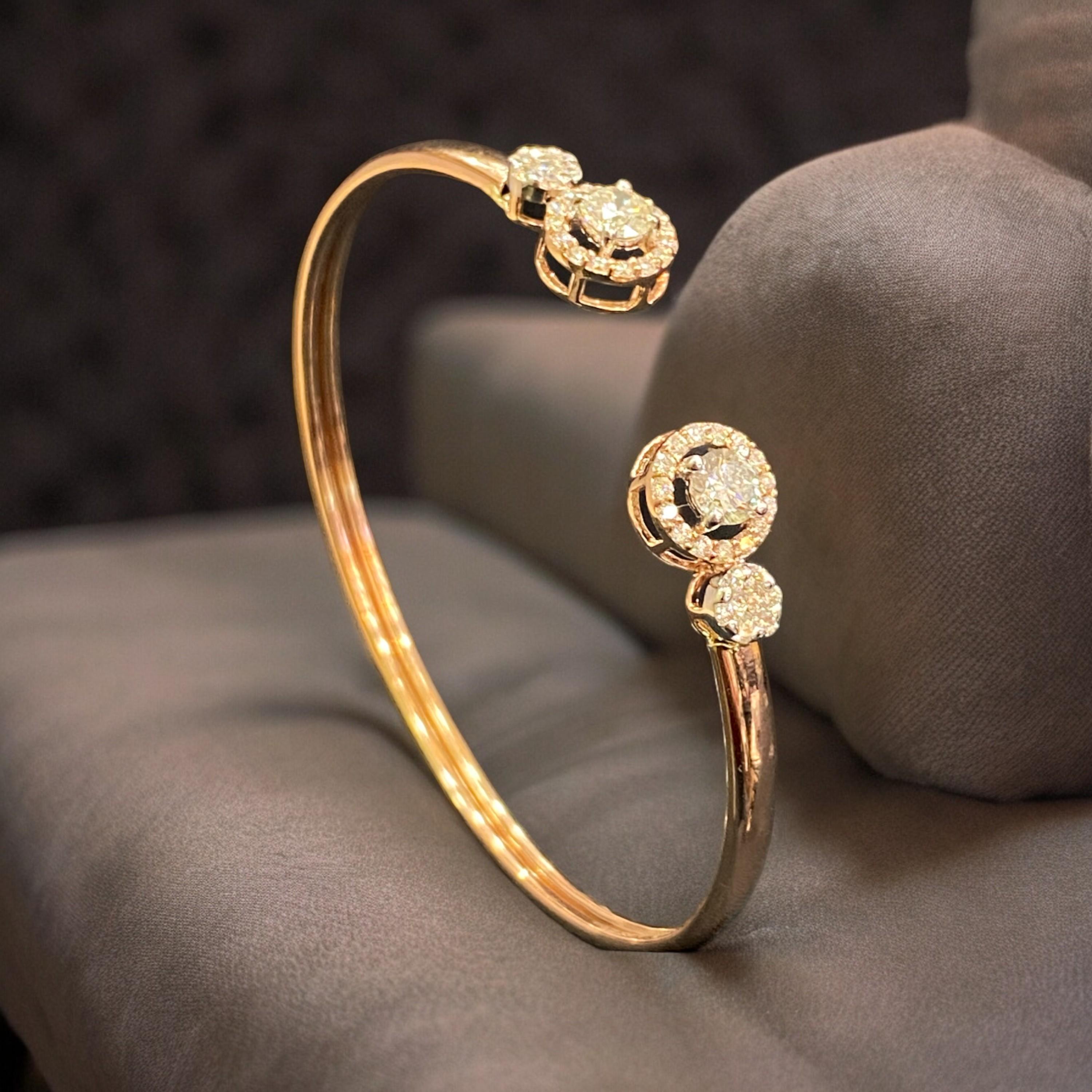 Taille ronde Bracelet manchette en or 14 carats avec diamants naturels ronds brillants de 1,40 carat F/VS1 en vente