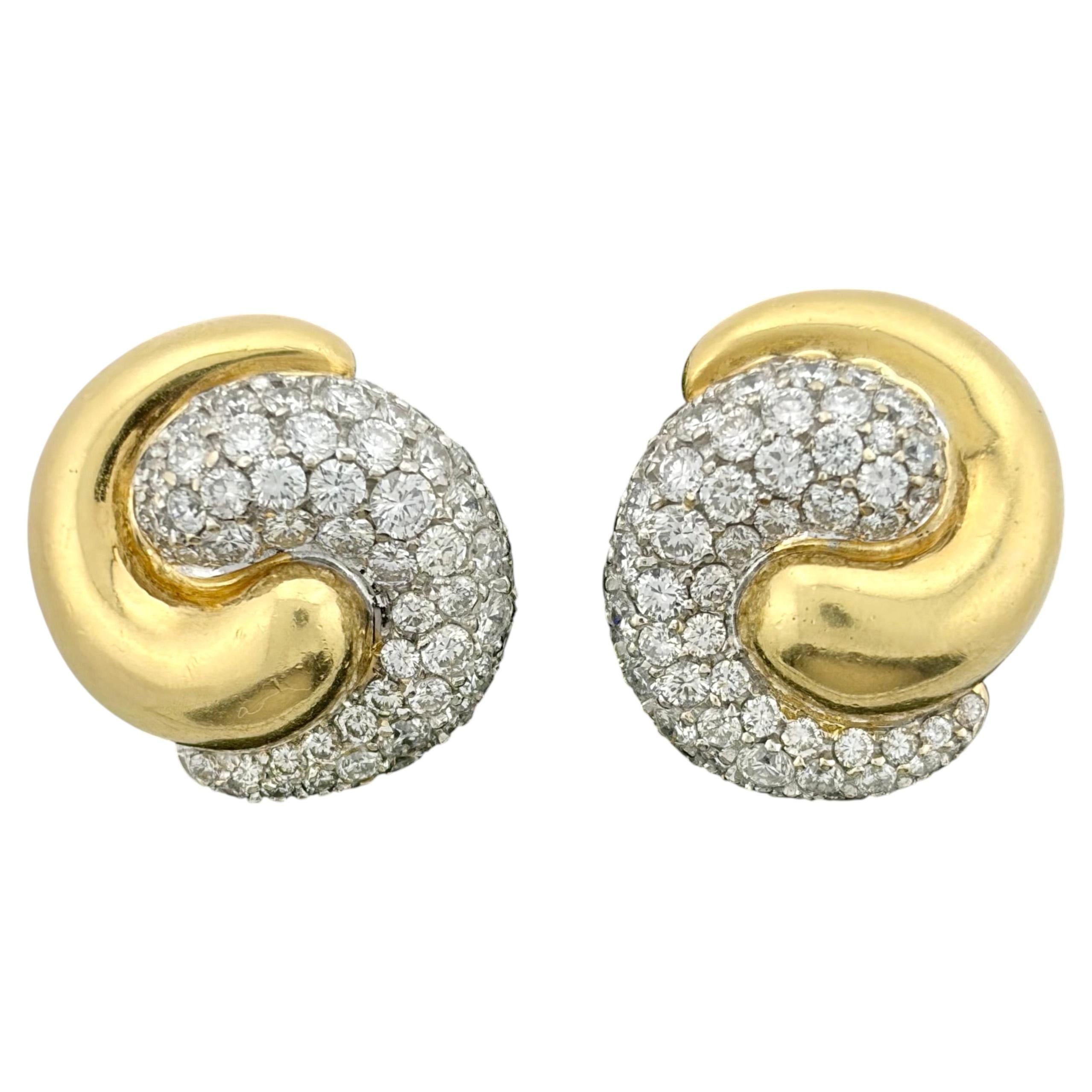 Substantial Pave 18K Gold Clip-On Earrings with 5.80ct Diamonds, 1970s For Sale