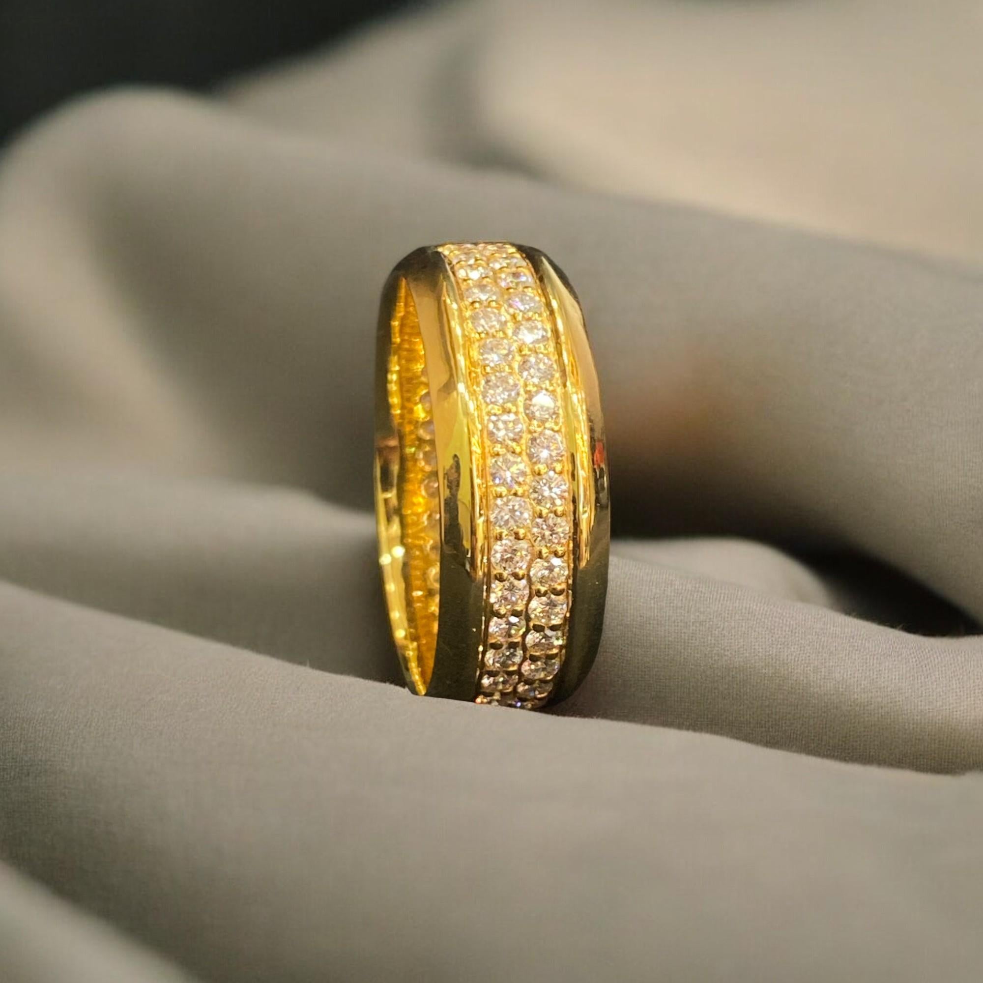 Round Cut Pave 2.20 Cts Round Brilliant Cut F/VS1 Diamonds Men's Band Ring 18K Yellow Gold For Sale
