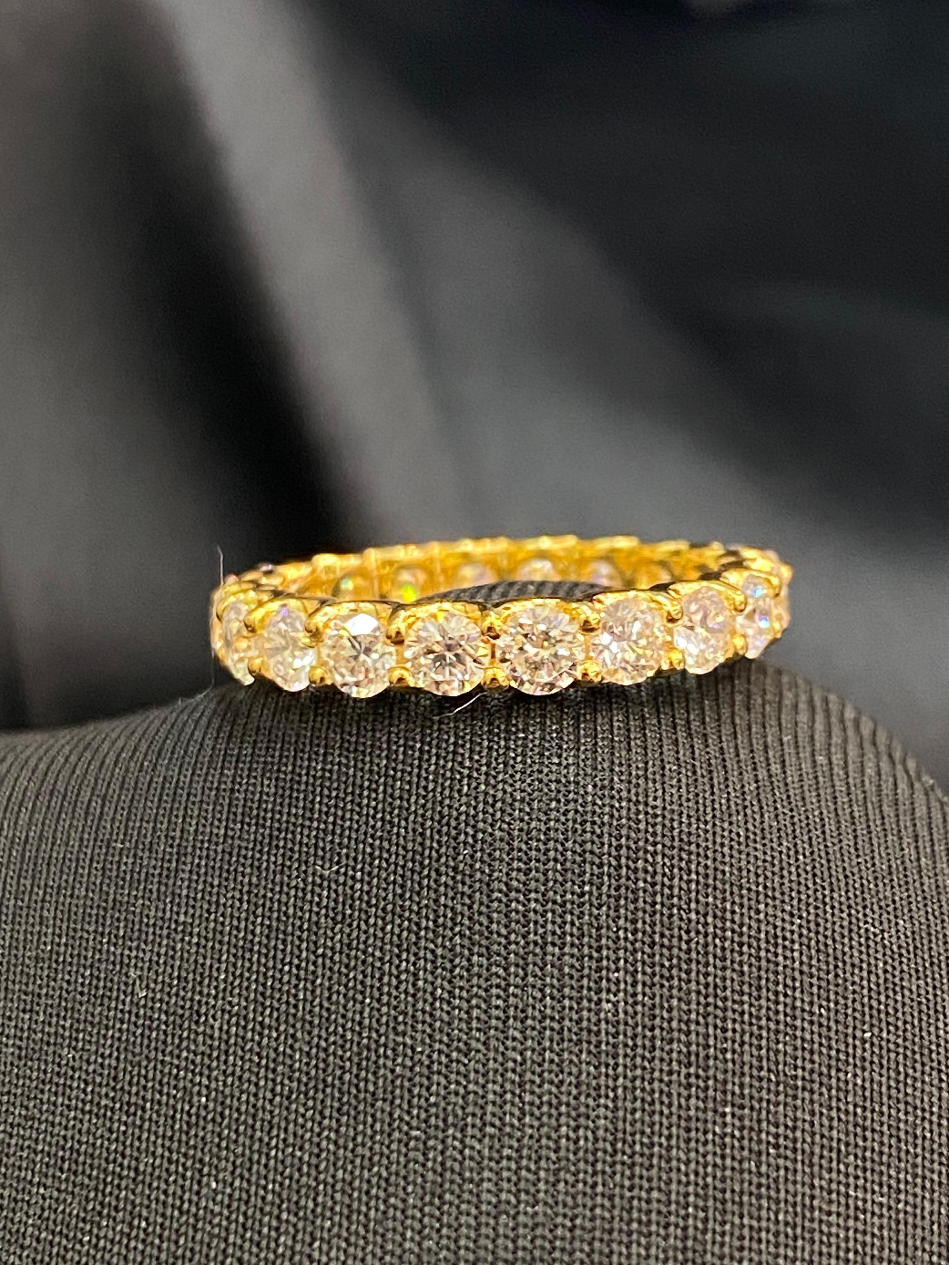 Contemporary Pave 2.40 Cts F/VS1 Round Brilliant Diamonds Eternity Band Ring 18K Yellow Gold For Sale