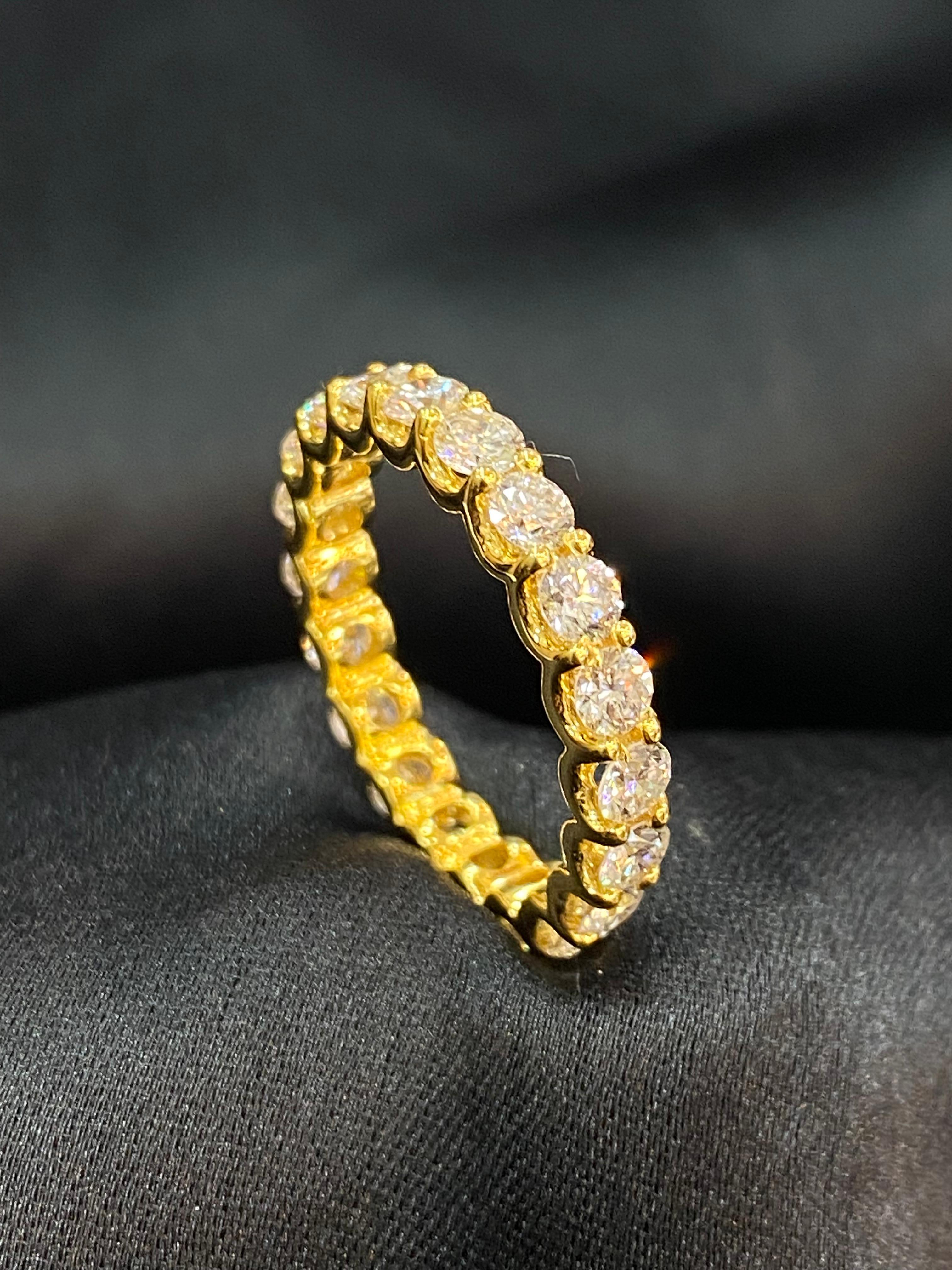 Round Cut Pave 2.40 Cts F/VS1 Round Brilliant Diamonds Eternity Band Ring 18K Yellow Gold For Sale