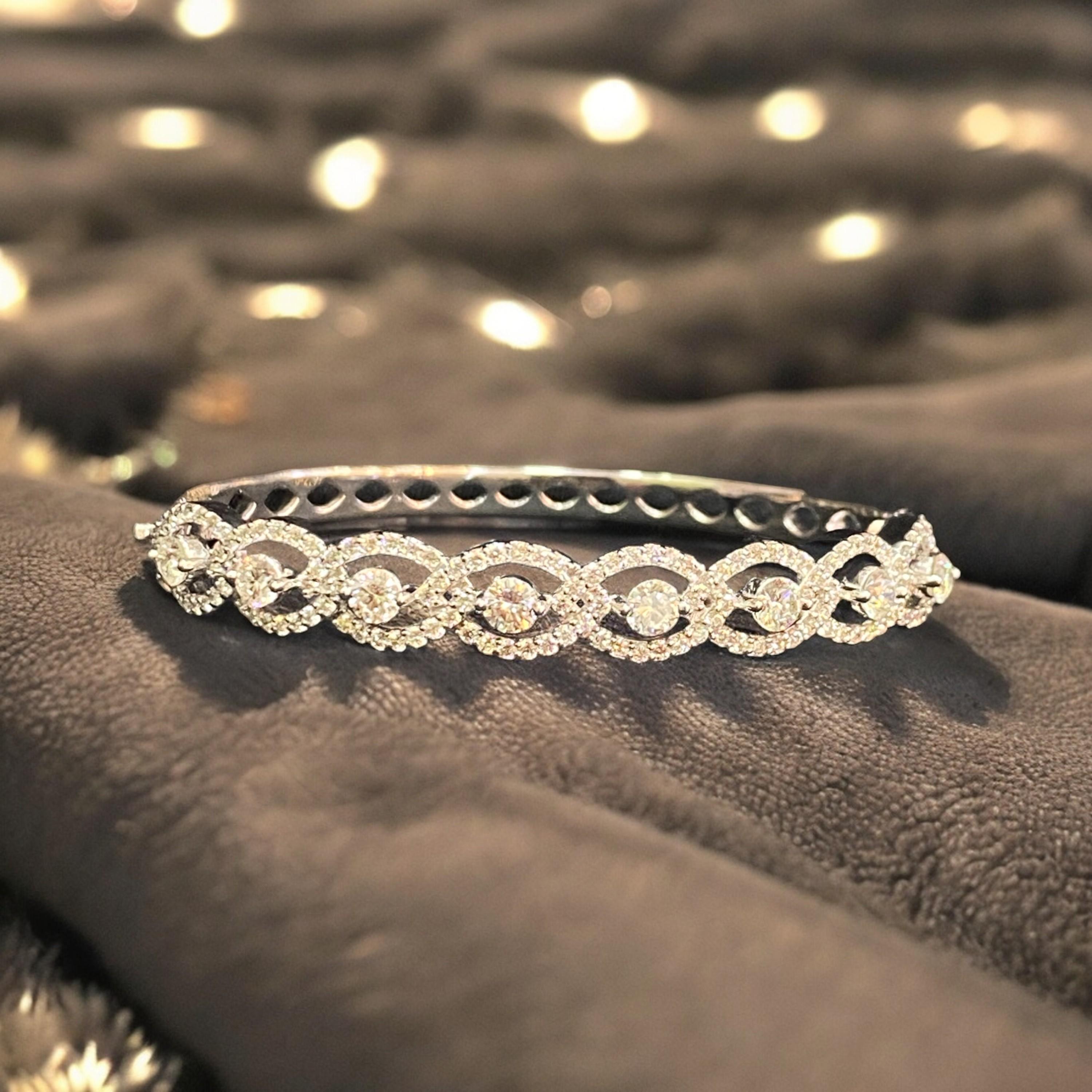 Contemporary Pave 2.70 Cts F/VS1 Round Brilliant Cut Diamonds Hinged Bracelet 14K White Gold For Sale