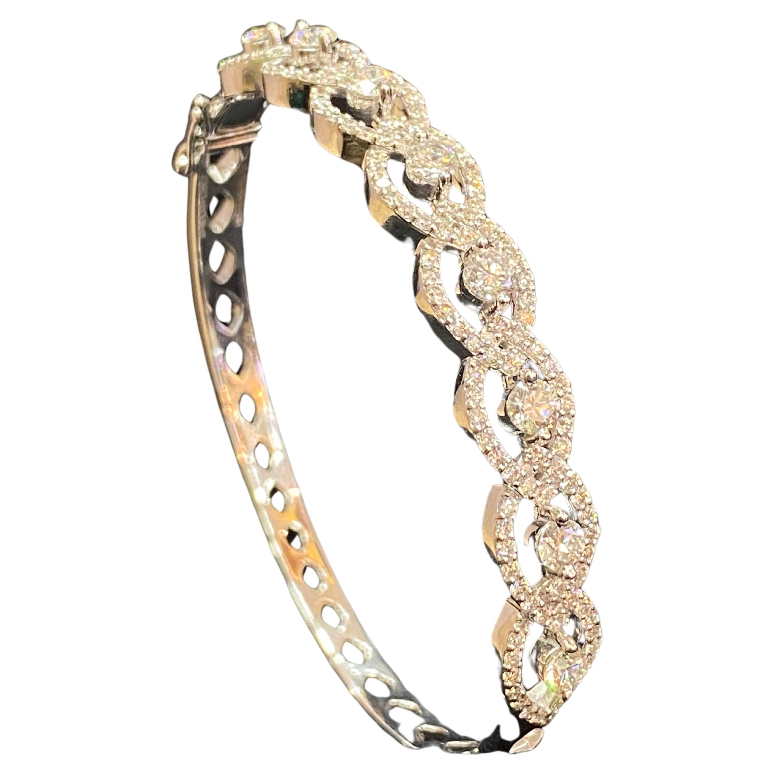 Armband mit Scharnier, 2,70 Karat Diamanten im runden Brillantschliff F/VS1, 14K Weißgold