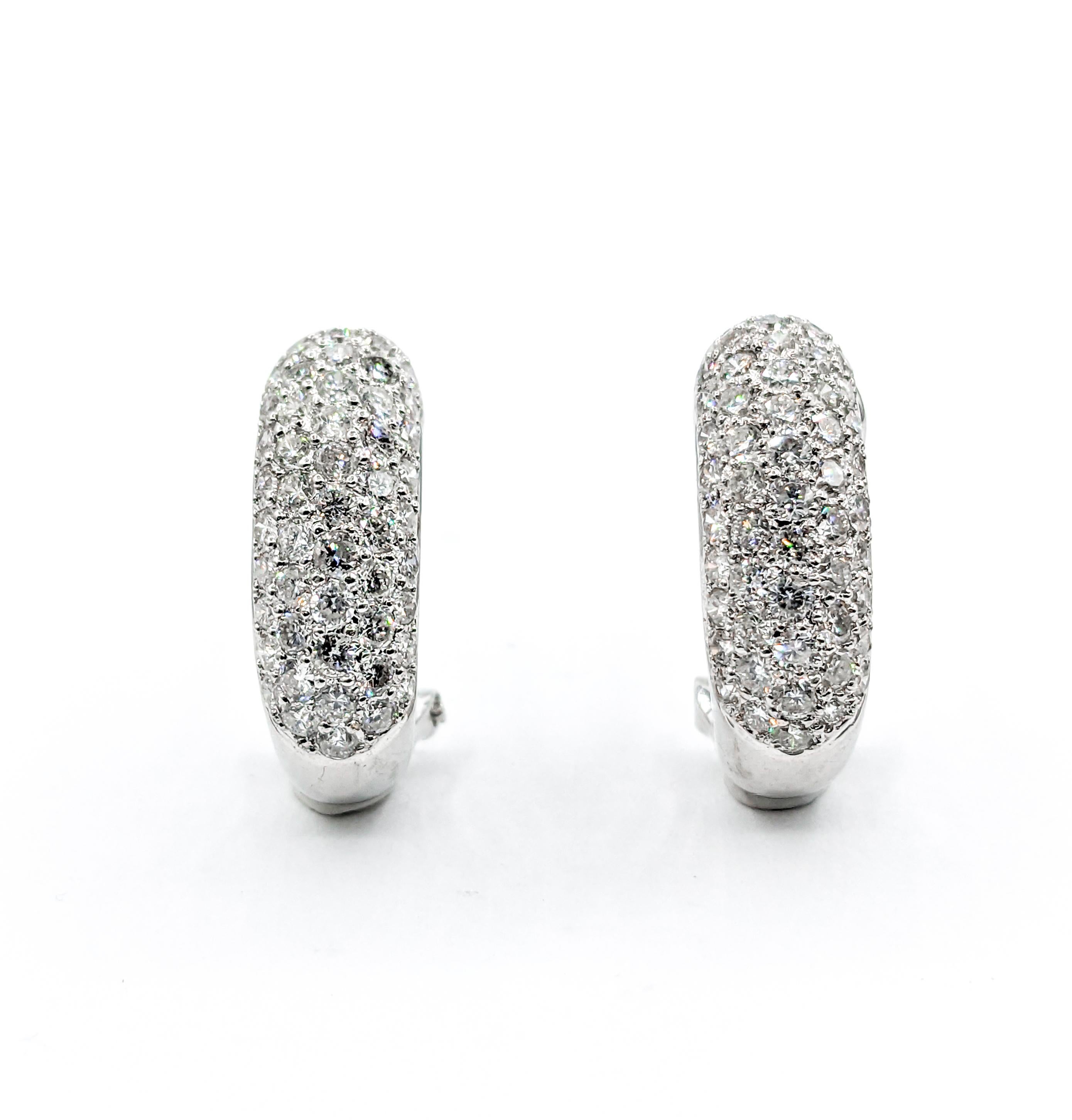 Anneaux Huggie en or blanc avec diamants pavés de 2ctw en vente 2