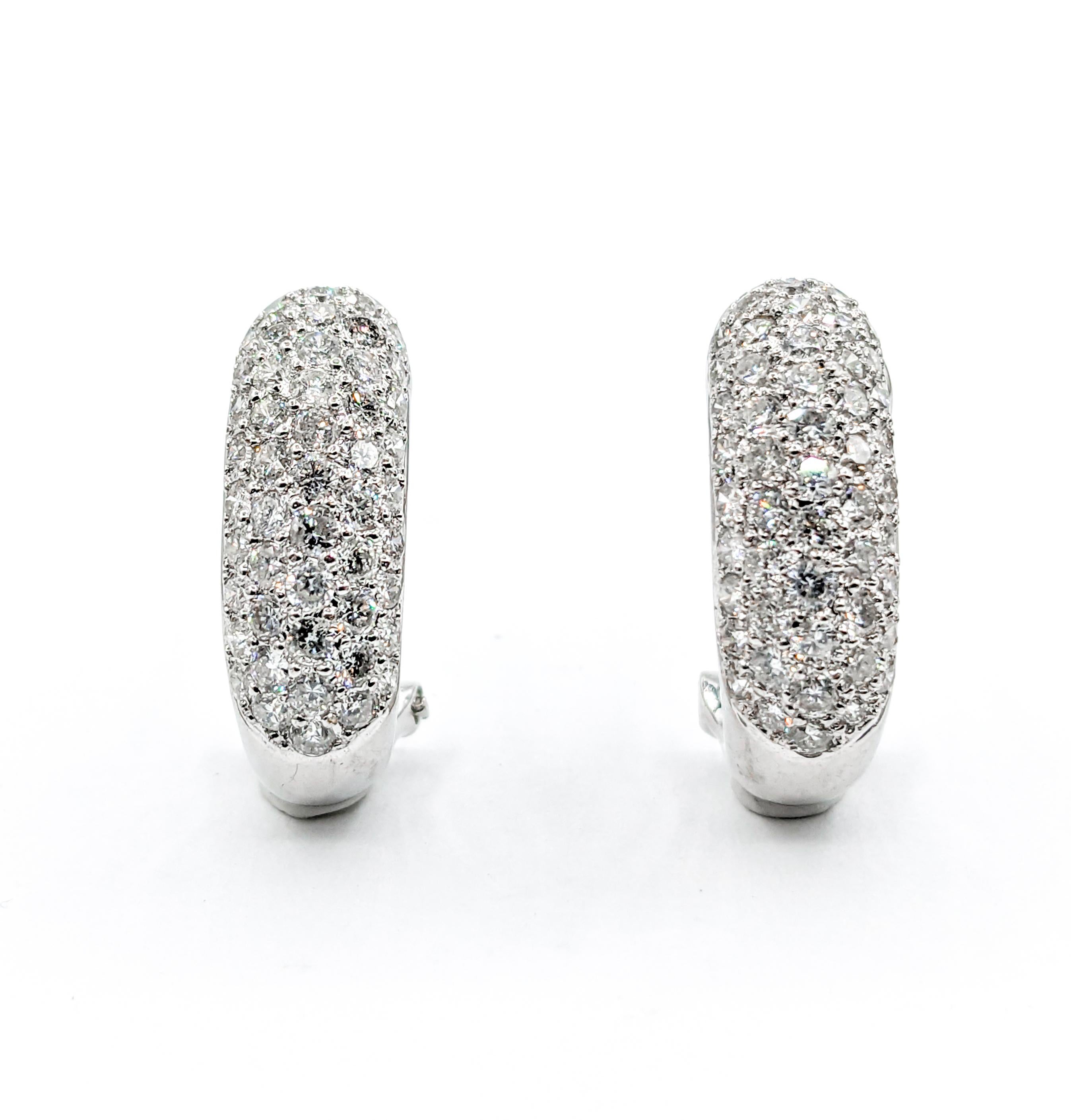 Anneaux Huggie en or blanc avec diamants pavés de 2ctw en vente 3