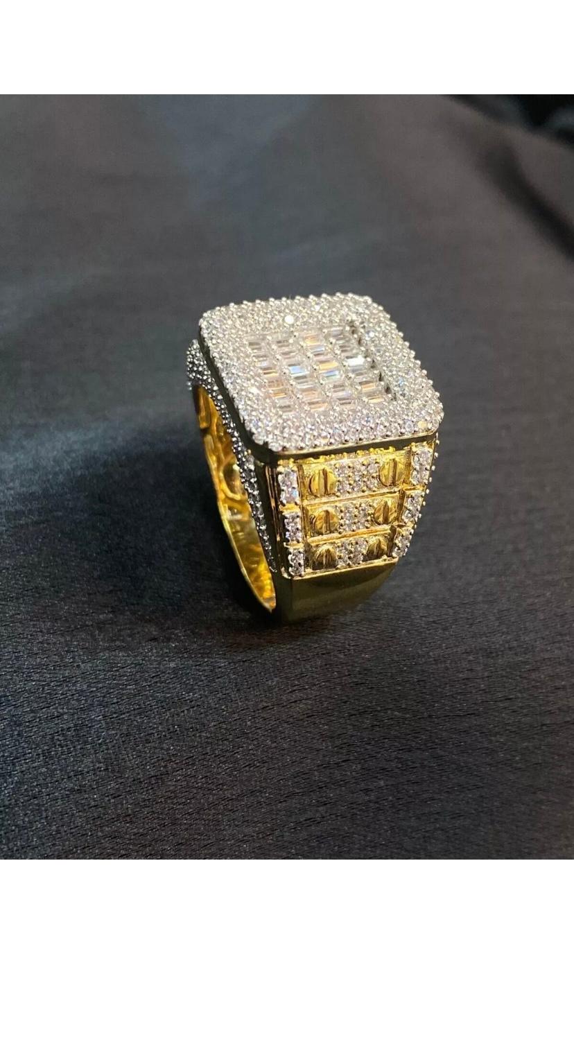 Pavé 3,62 quilates Baguettes Diamantes redondos Anillo de oro para hombre en venta 5