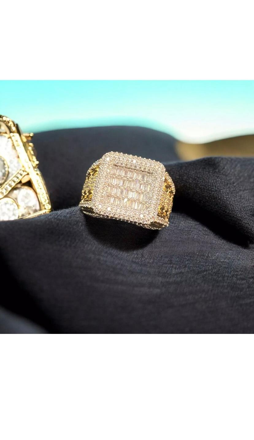 Pavé 3,62 quilates Baguettes Diamantes redondos Anillo de oro para hombre en venta 7