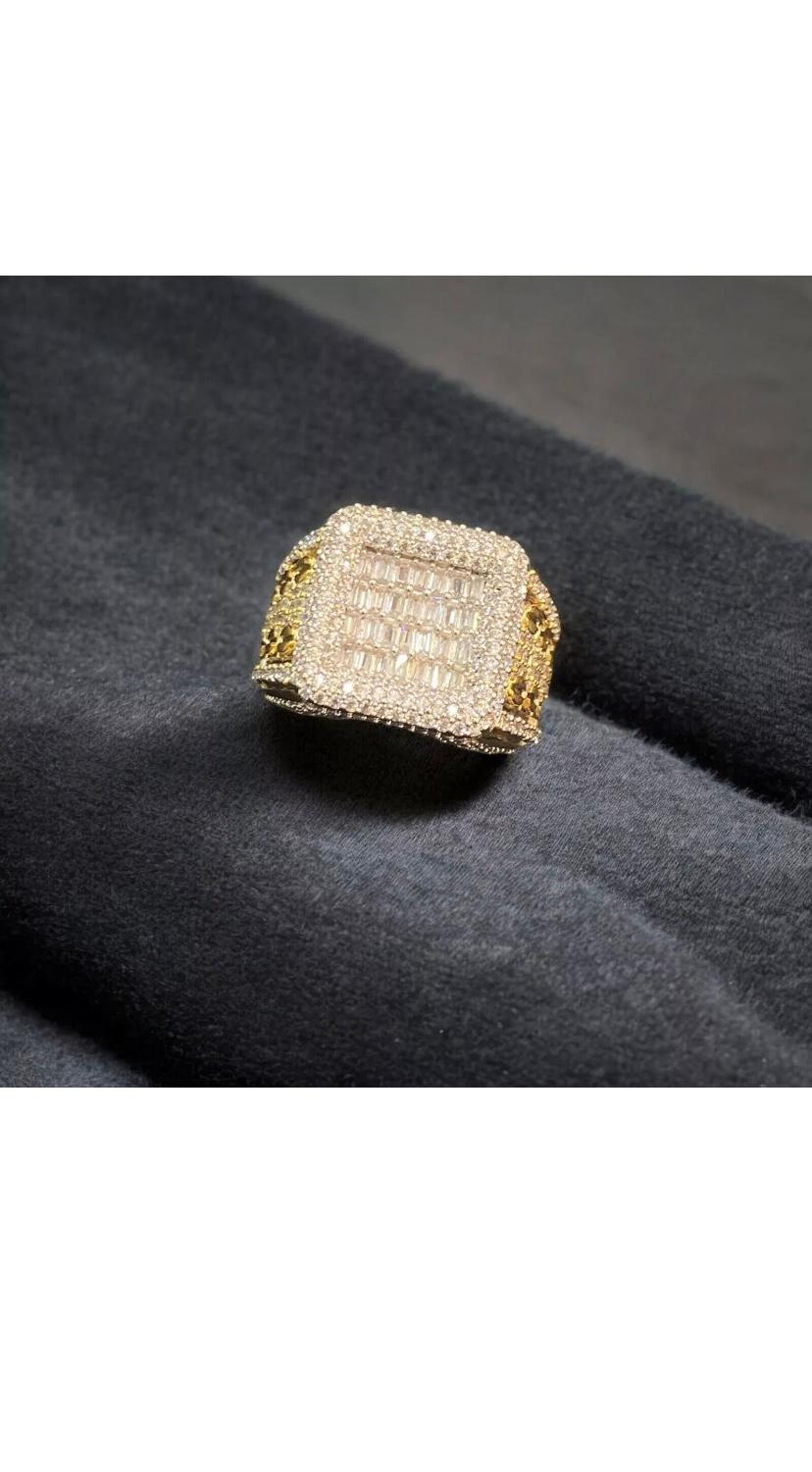 Pavé 3,62 quilates Baguettes Diamantes redondos Anillo de oro para hombre en venta 10