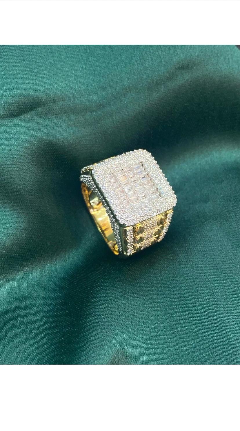 Pavé 3,62 quilates Baguettes Diamantes redondos Anillo de oro para hombre Corte mixto en venta