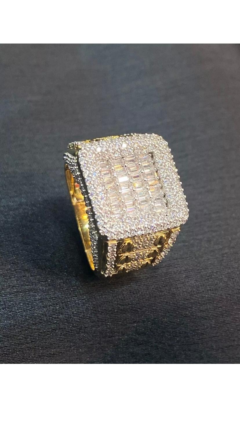 Pavé 3,62 quilates Baguettes Diamantes redondos Anillo de oro para hombre en venta 2