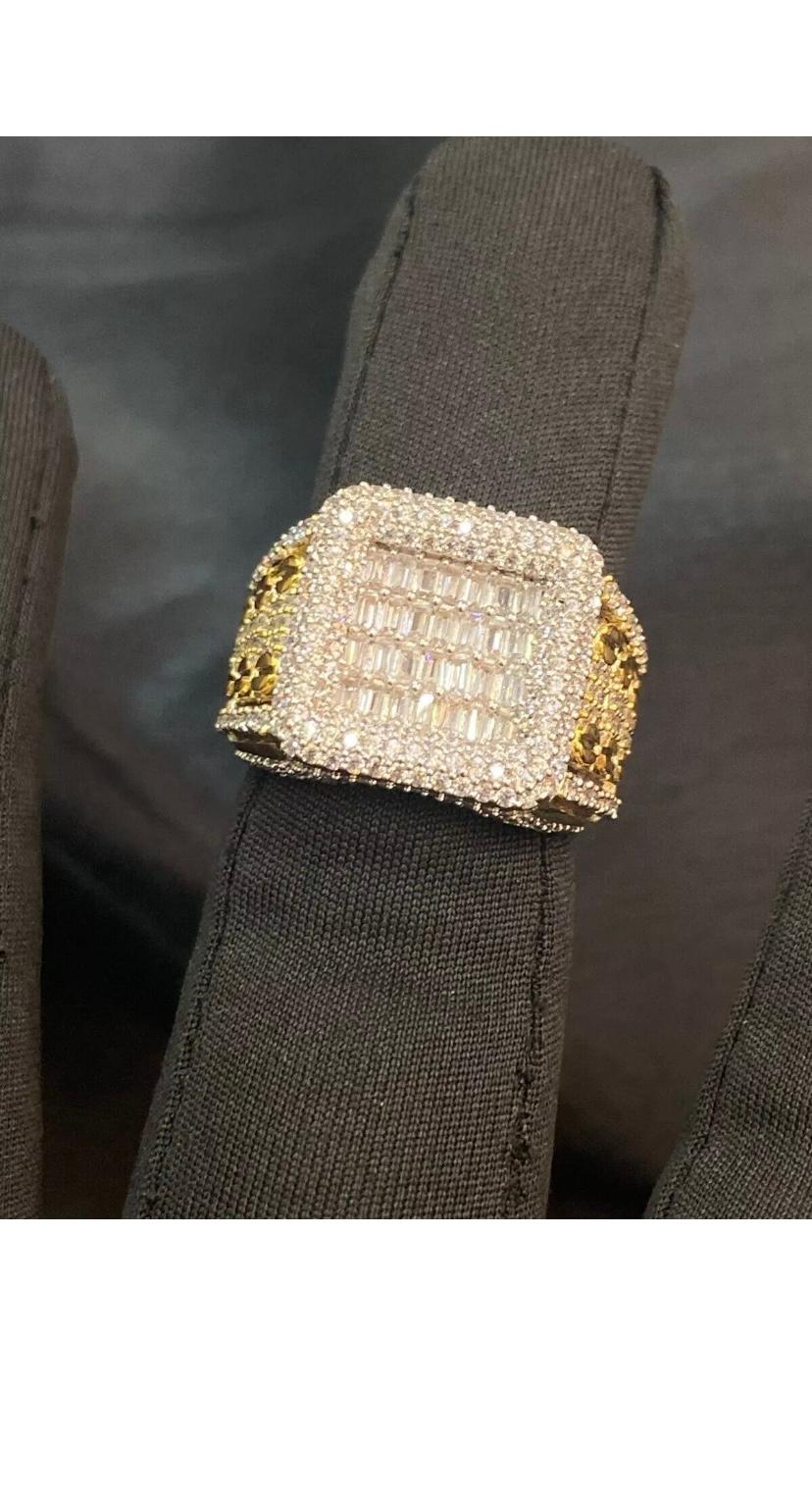 Pavé 3,62 quilates Baguettes Diamantes redondos Anillo de oro para hombre en venta 4