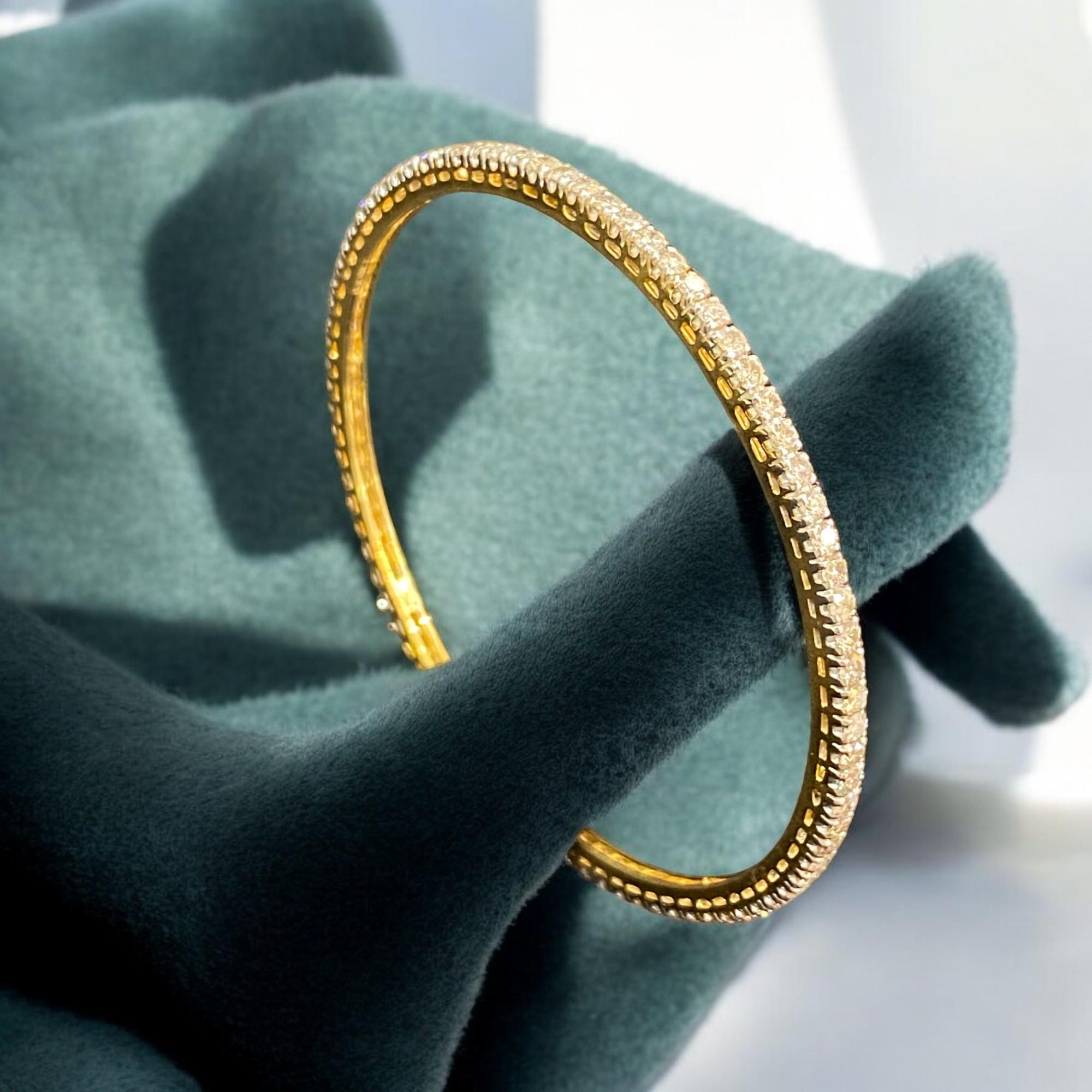 Taille ronde Bracelet d'éternité en or jaune 18K avec diamants Pave 4.88 Cts Round Brilliant Cut F/VS1 en vente