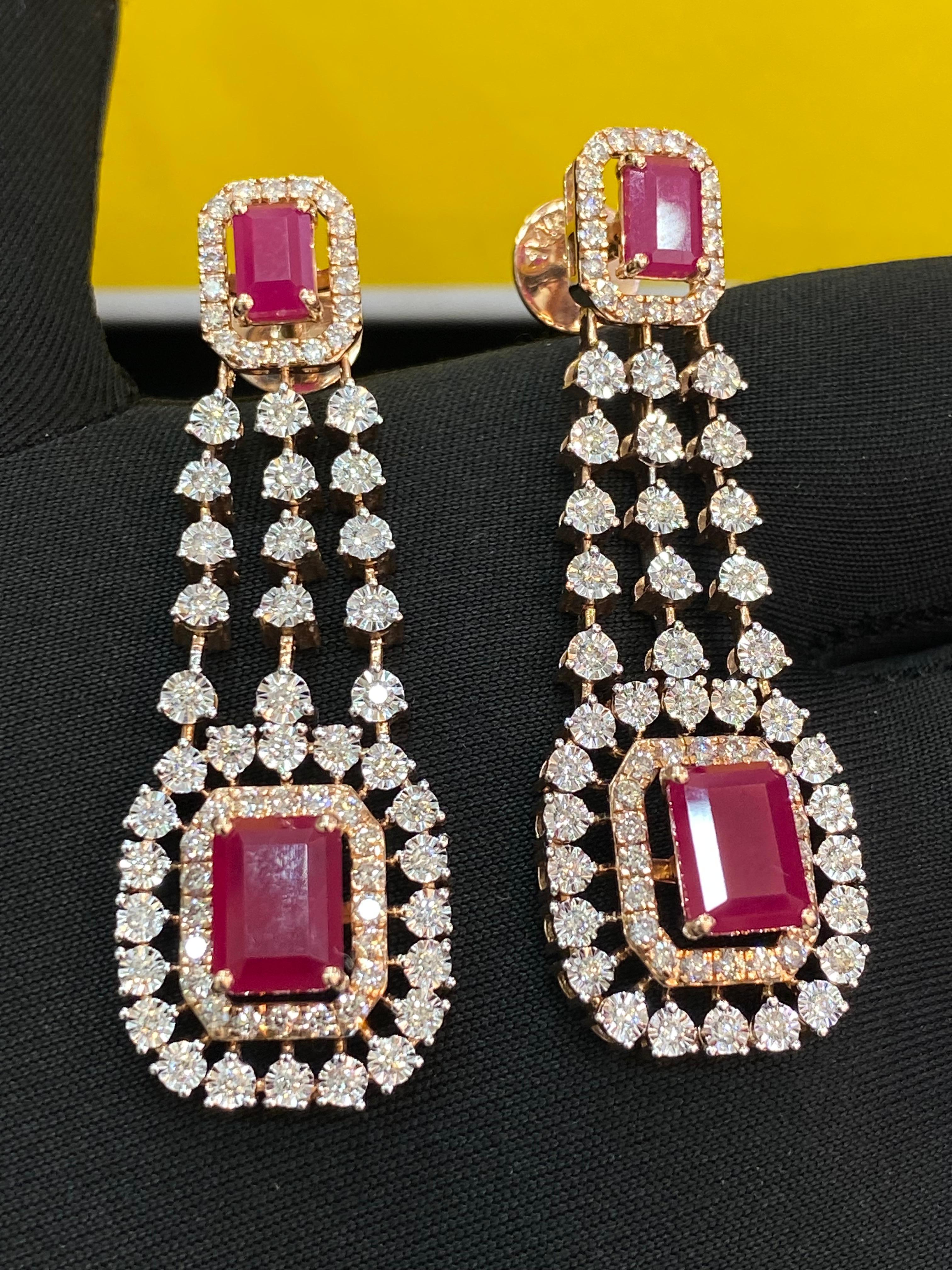 Contemporaneo Orecchini Pave 5.40 Cts F/VS1 Diamanti Brillanti Rotondi Rubino Dangle Oro Rosa 14K in vendita