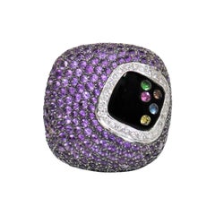 Bague cocktail en or blanc 18 carats avec pavé d'améthystes, de diamants et de multi-pierres