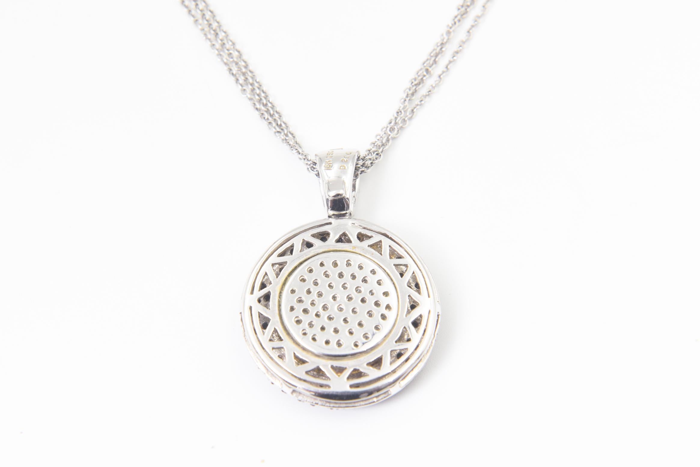 Collana con ciondolo in oro bianco con diamanti bianchi e neri fluttuanti In condizioni buone in vendita a Miami Beach, FL