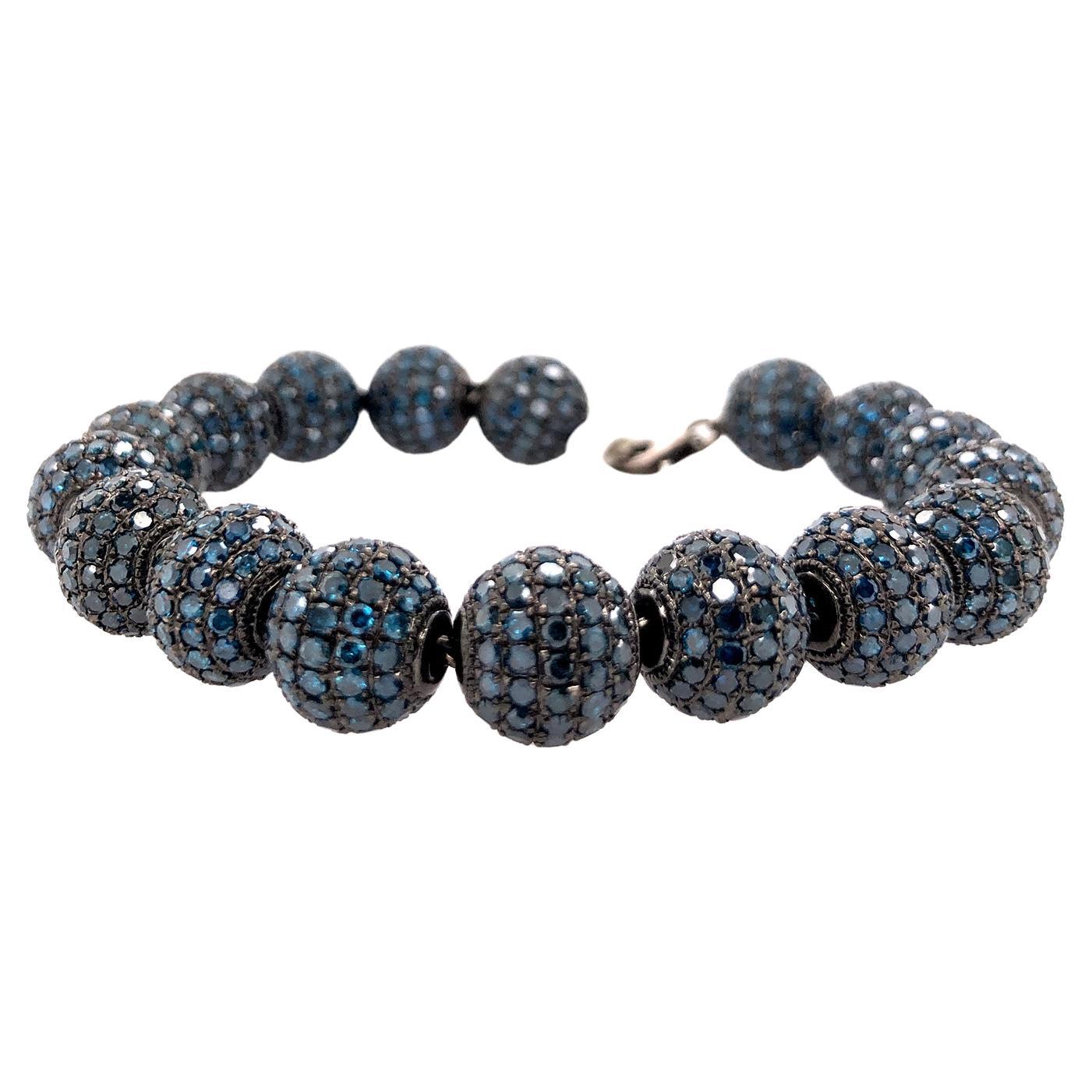 Bracelet en perles avec diamants bleus pavés