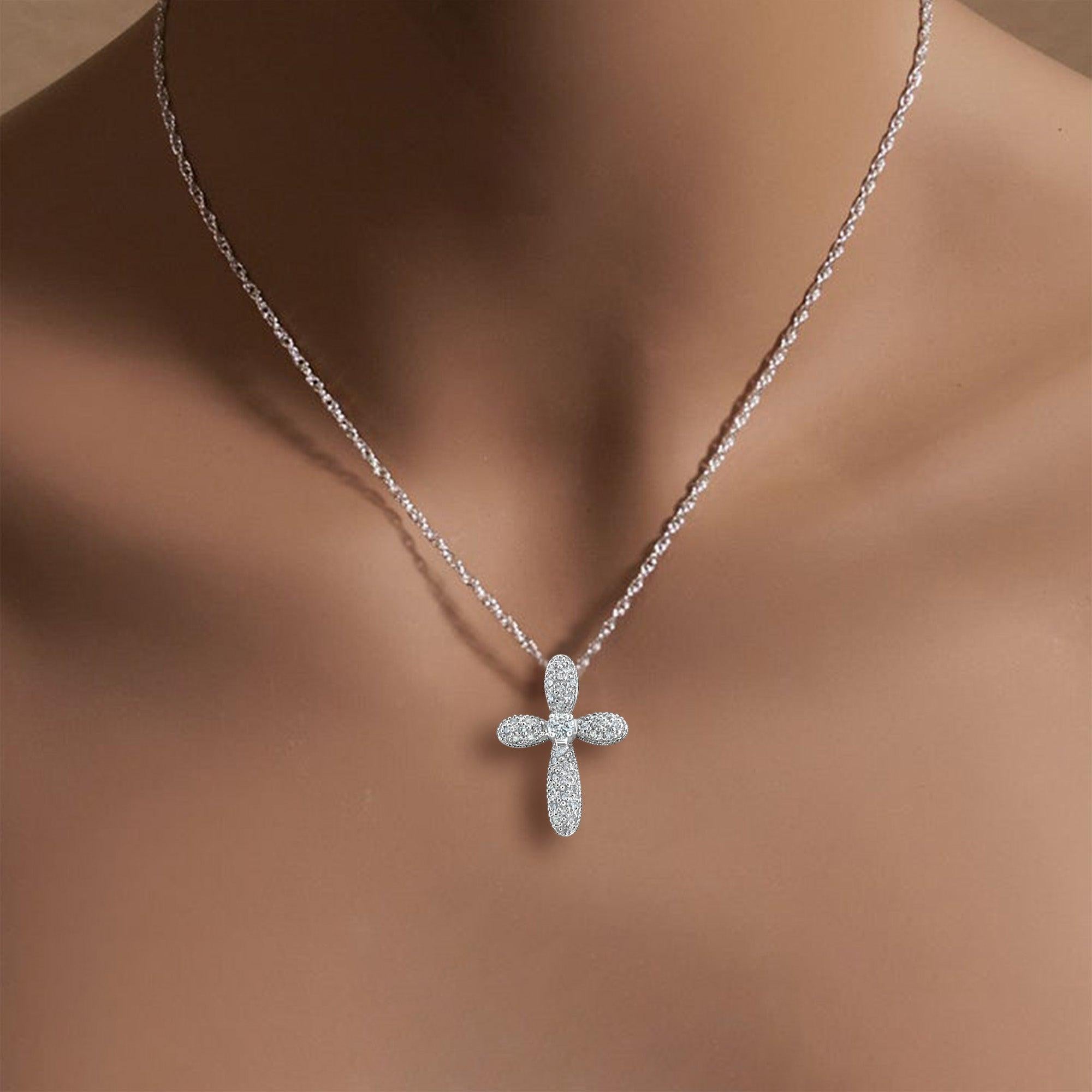 ♥ Product Summary ♥

Main Stone: Diamond
Approx. Diamond Carat Weight: .54cttw
Diamond Color: G
Diamond Clarity: SI1/SI2
Diamond Cut: Round
Pendant Material: 14k White Gold
Dimensions of Pendant: 25mm x 18mm
Chain: 18