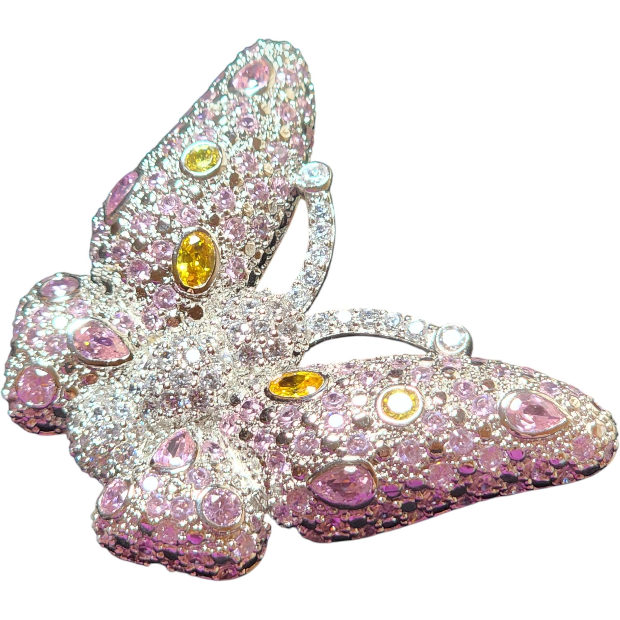 Broche Mariposa Pavé con Cristales Rosas, Amarillos y Transparentes en Engaste Plateado Retro en venta