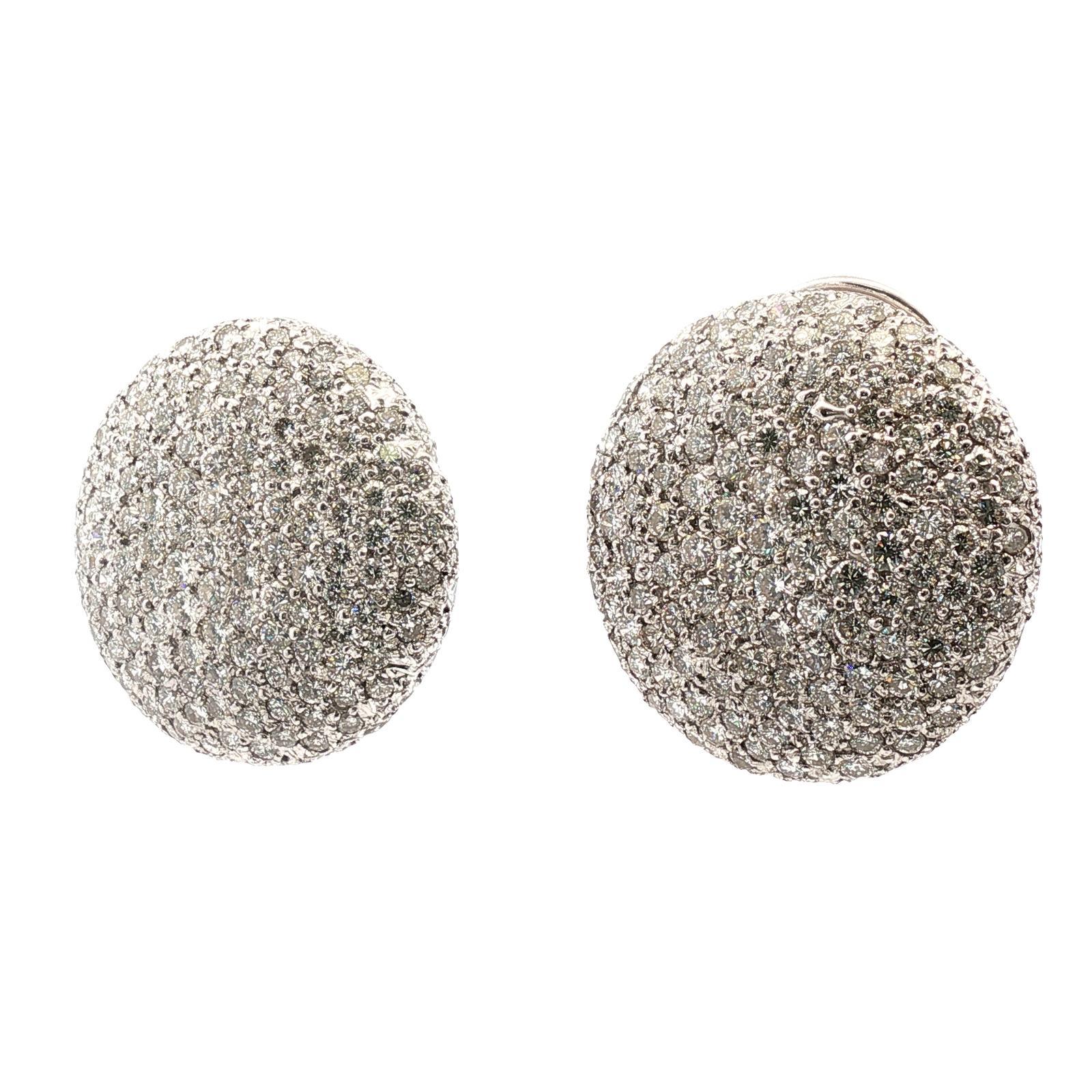 Moderne Boucles d'oreilles à bouton en or blanc 18 carats Pavé de diamants ronds en vente