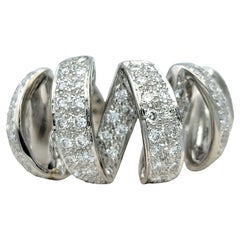 Pavé Diamond 3D Wavy Ribbon Motif Graduated Band Ring in Polished Platinum