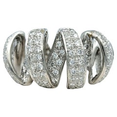 Pavé Diamond 3D Wavy Ribbon Motif Graduated Band Ring in Polished Platinum