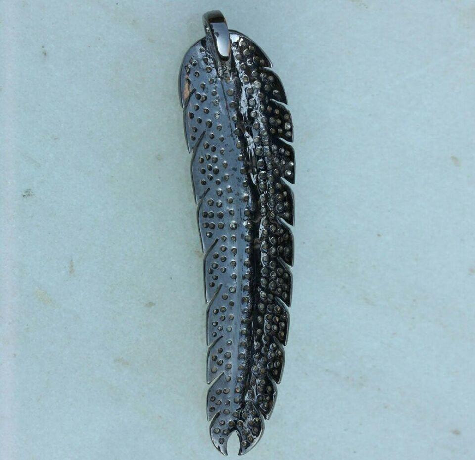 Pave Diamond Feather Anhänger 925 Sterling Silber Tier Anhänger Feder Charme
Geringes Gewicht, kann jeden Tag getragen werden

Zusätzliche Informationen:
Zustand: Neu mit Etiketten: Ein brandneuer, unbenutzter und ungetragener Artikel