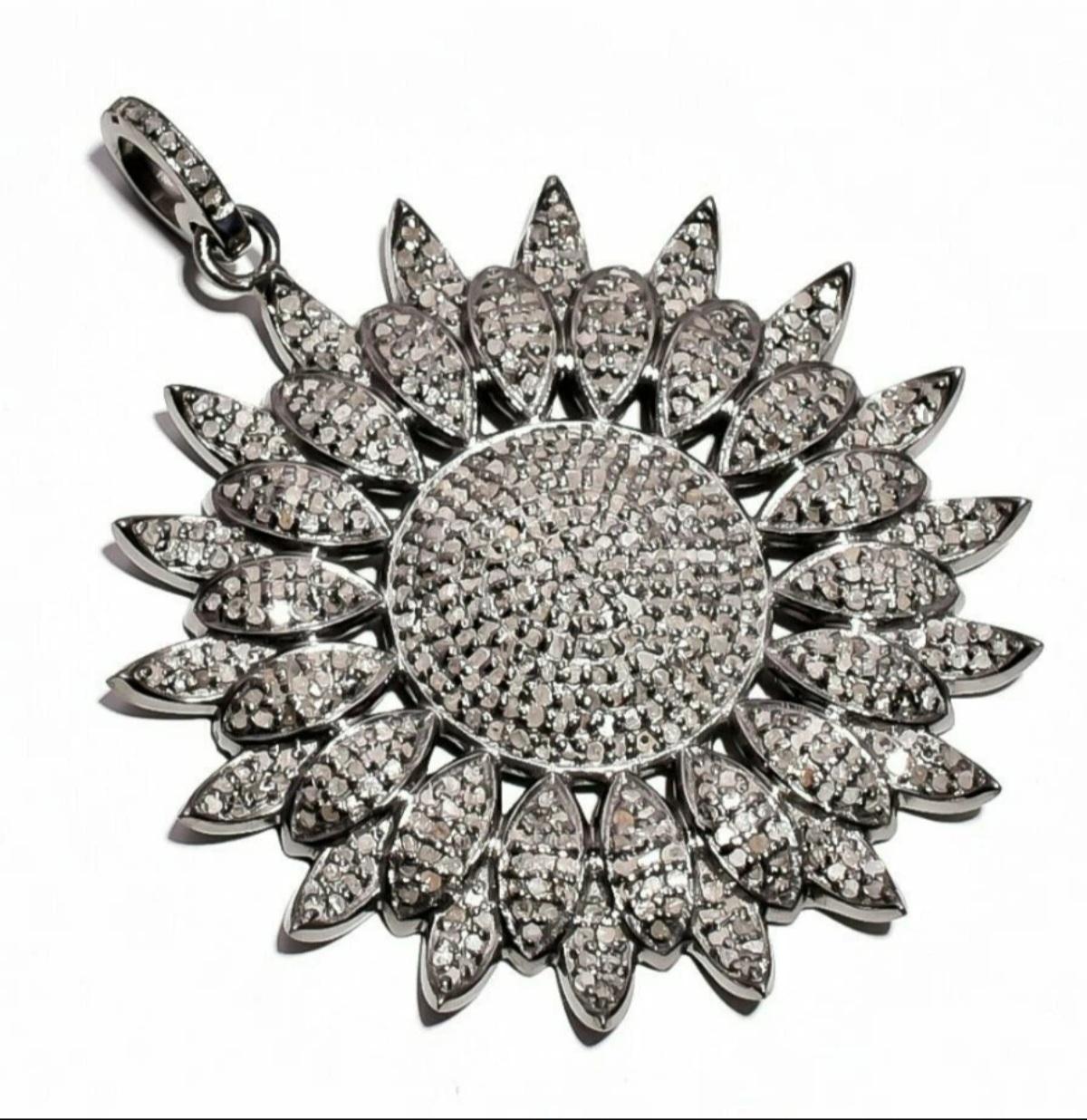 Art Déco Ciondolo con pavé di diamanti in argento 925 Ciondolo a forma di fiore in stile vittoriano Regalo in vendita