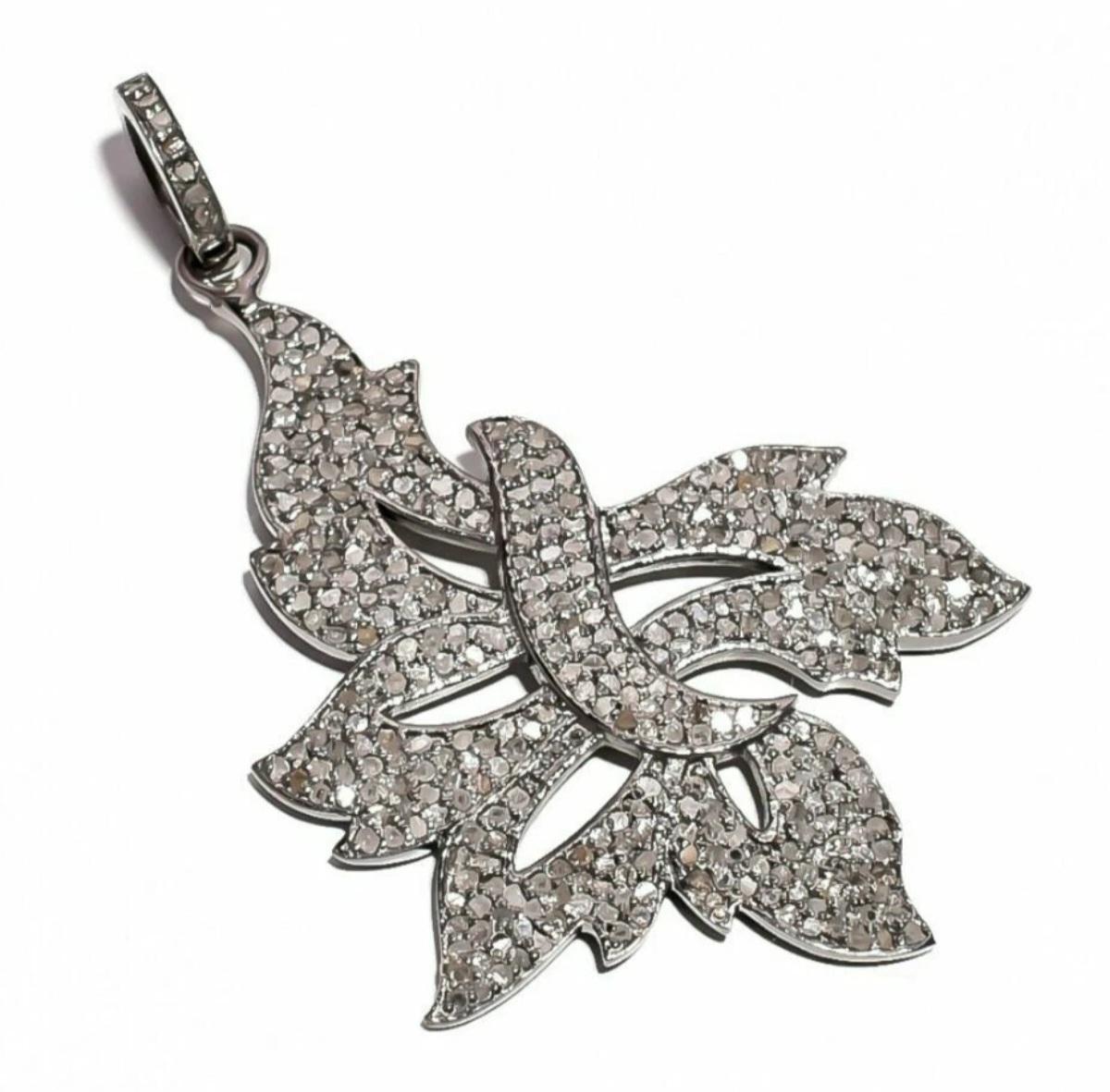 Art déco Pendentif fleur unisexe en argent sterling 925 avec diamants pavés. en vente
