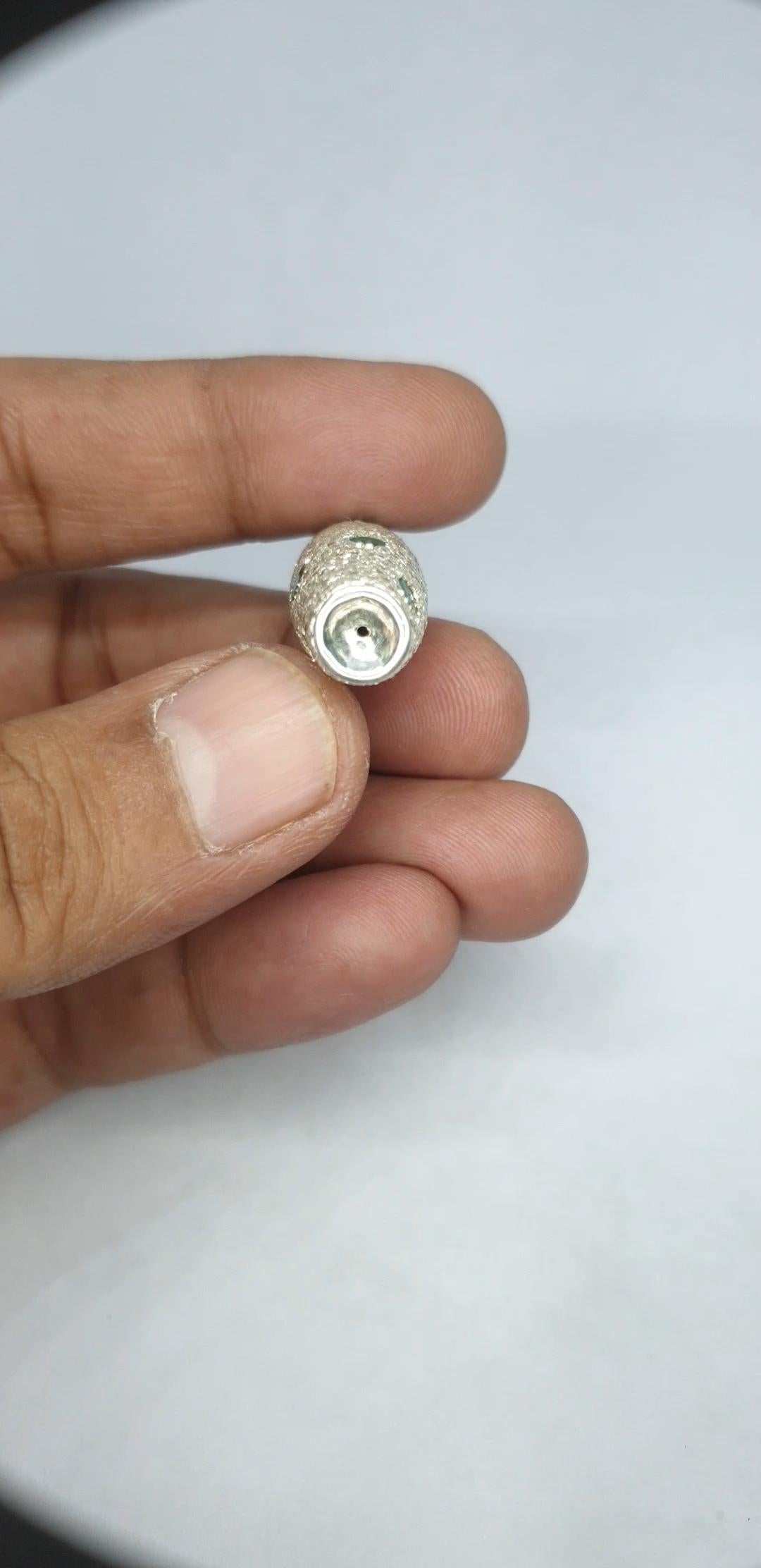 Taglio rotondo Perline Dze con diamanti e smeraldi in pavé Argento 925 in vendita