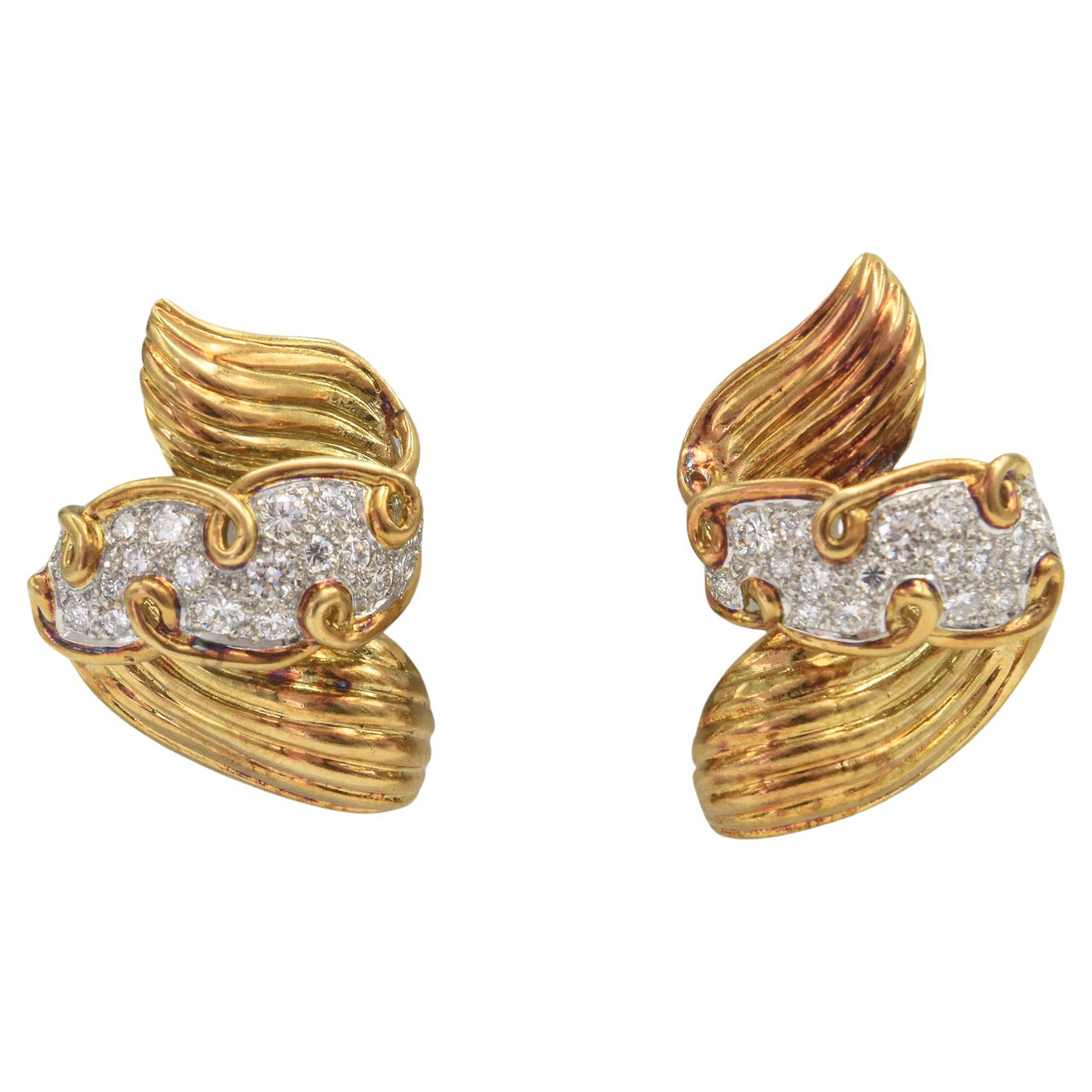 Pave Diamond and Gold Fluted Ribbon Earrings For Sale