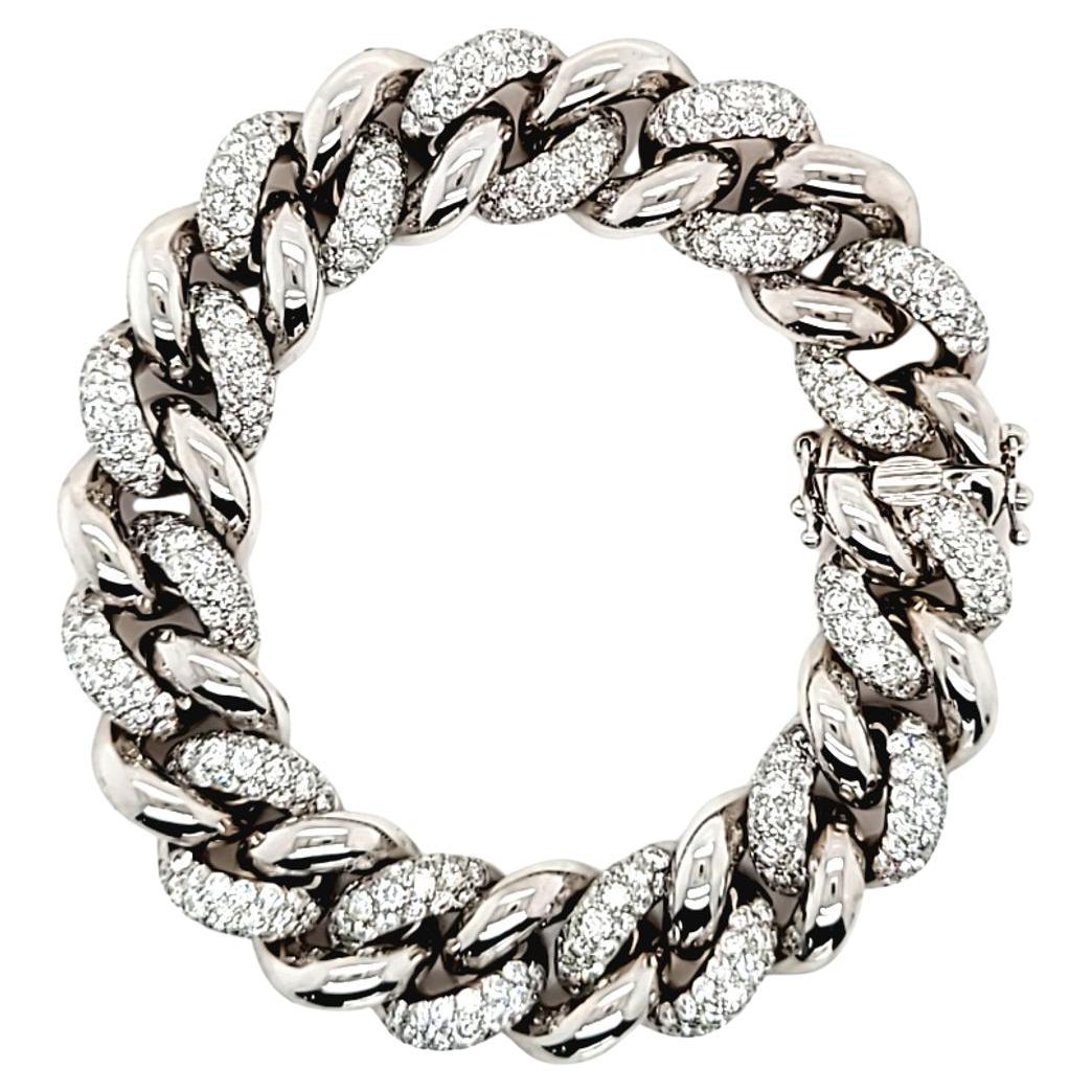 Pave Diamond and White Gold Curb Link Bracelet In Good Condition For Sale In Coral Gables, FL