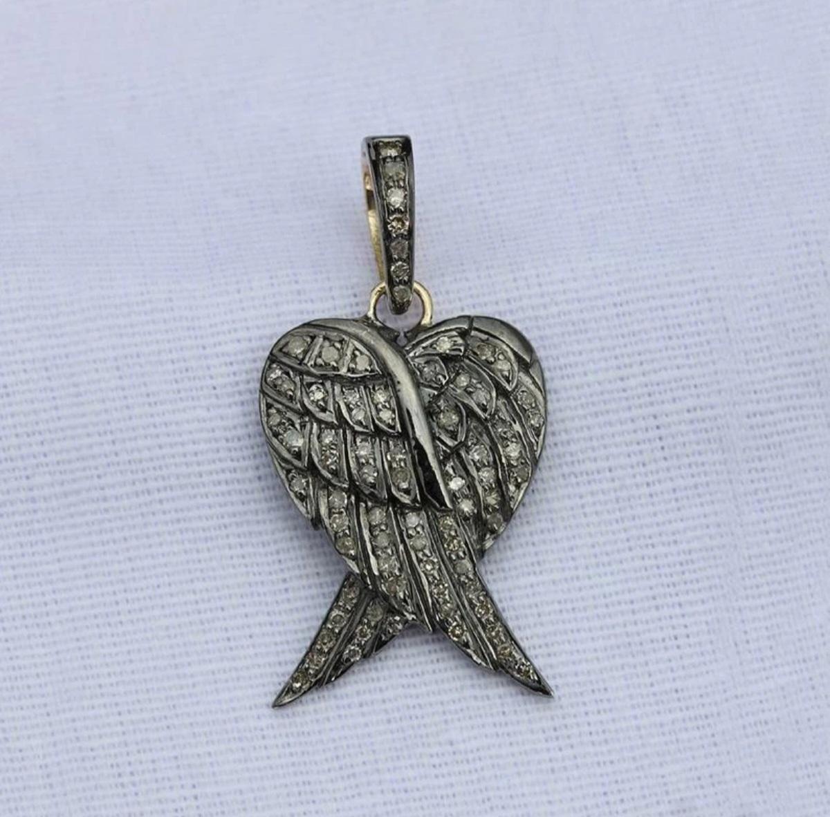 da uomo o donna Ciondolo a forma di ala di angelo con diamante Pave Ciondolo a forma di ala di angelo con diamante Regalo di Natale. in vendita