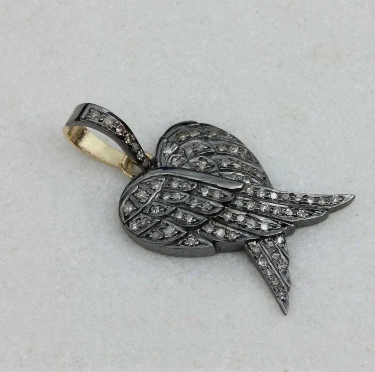 Ciondolo a forma di ala di angelo con diamante Pave Ciondolo a forma di ala di angelo con diamante Regalo di Natale. in vendita 2