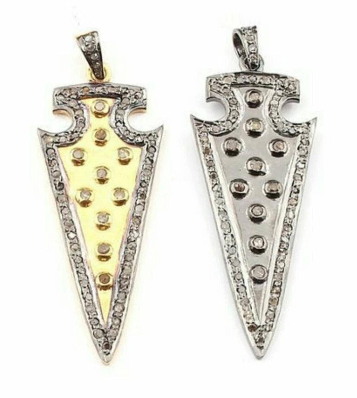 Ciondolo a forma di punta di freccia con diamante Pave Ciondolo fatto a mano in argento 925 Regalo

Metallo di base
Argento Sterling, 925 parti per 1000
Metallo
Argento
Forma della pietra principale A. Stone
Rotondo
Forma del